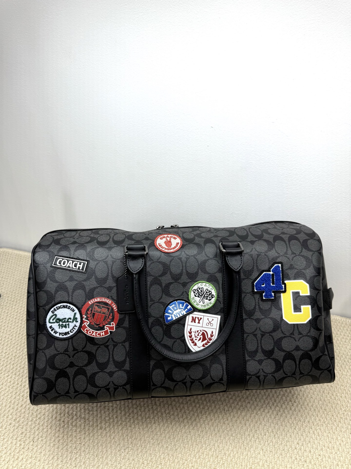 Coach 徽章CE553最新老花 旅行包、内置隔层、长肩带可调节、可拆卸、单扣斜挎手提包、大容量旅游、出差、商务 登机包、代购品质 长45cmx高26cmx宽21