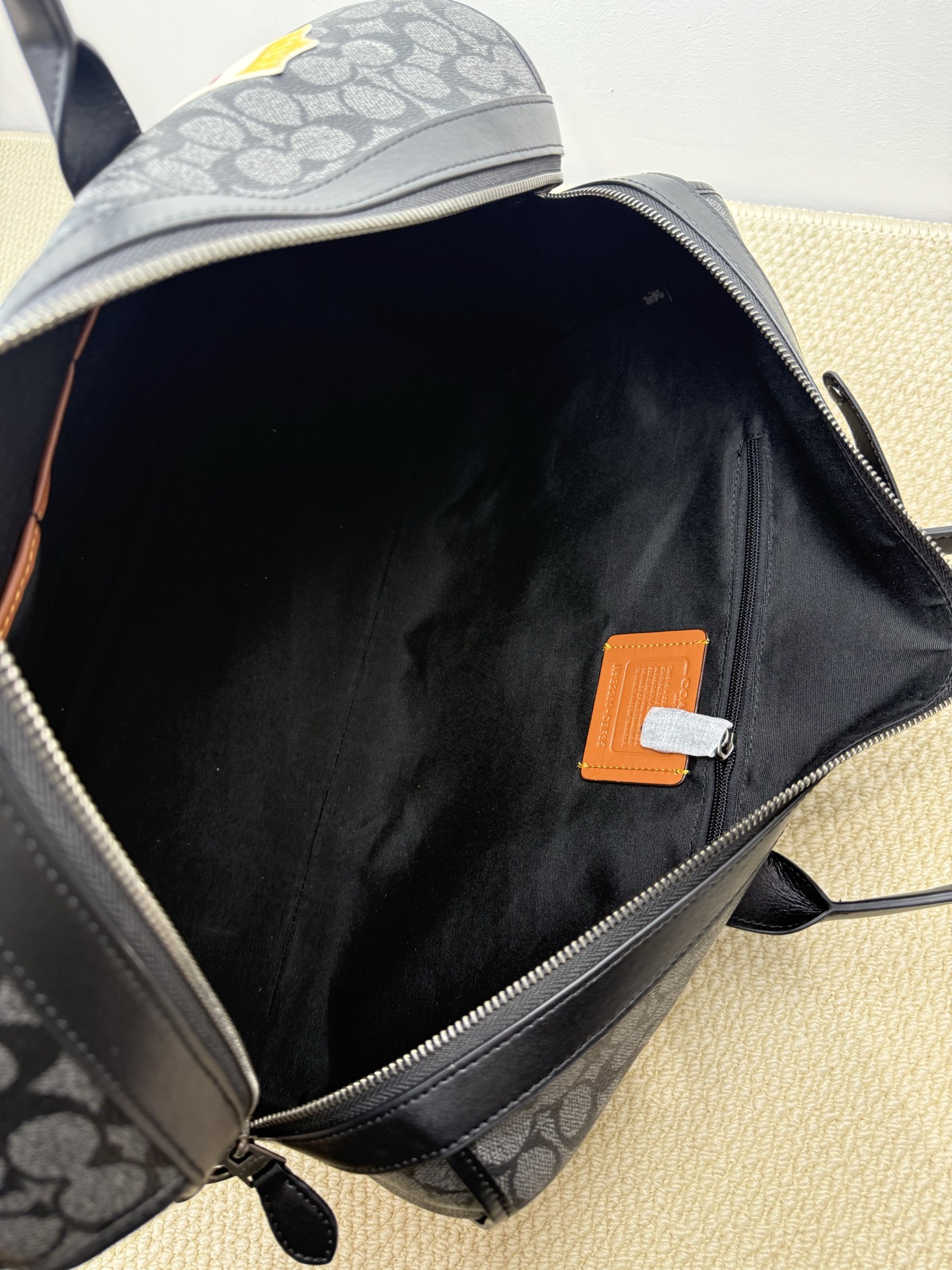Coach Coach 25年1月份新品Venturer旅行包 来啦 CBF35 的包型搭配徽章设计