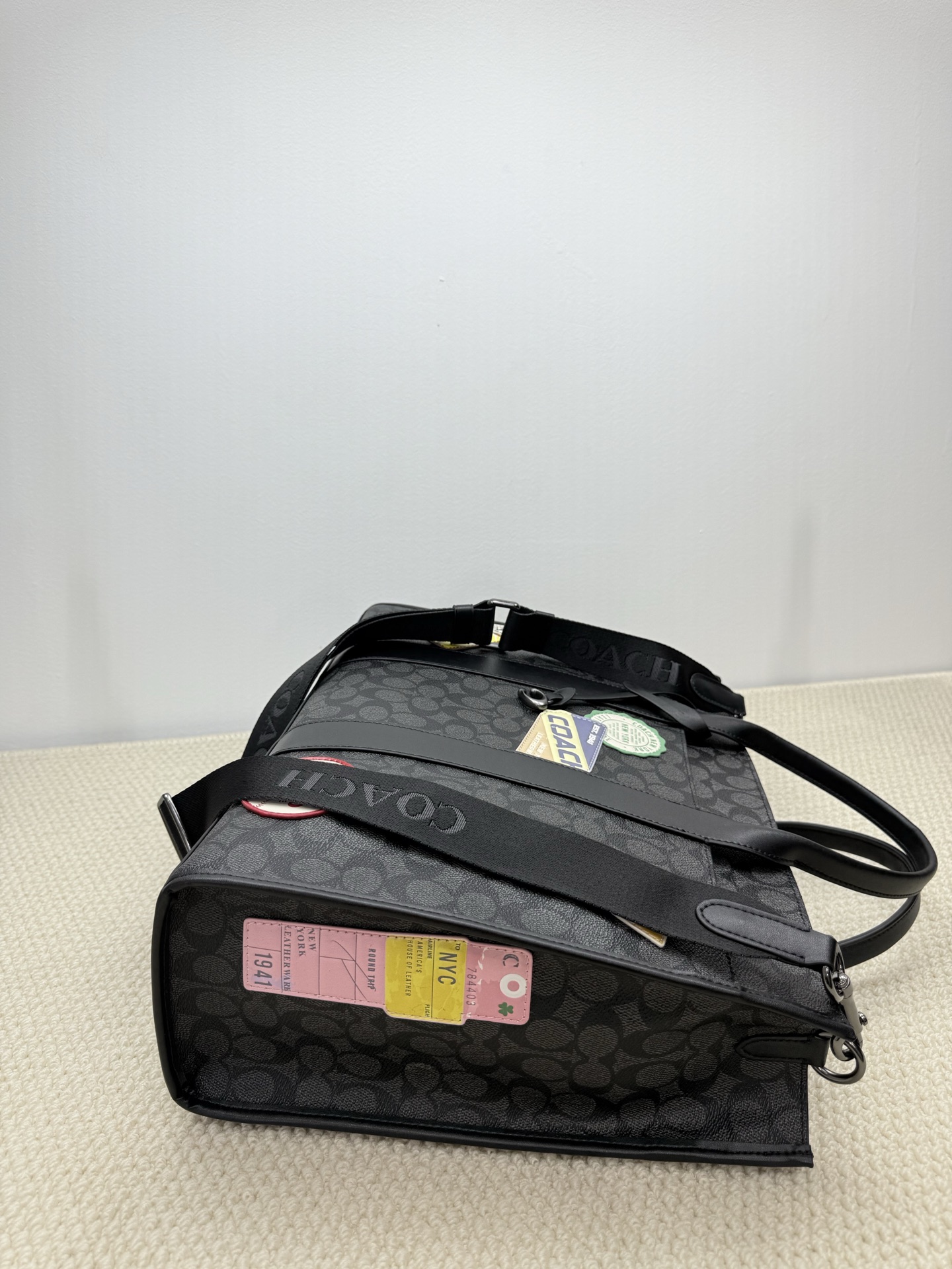 Coach COACH/蔻驰 CBF12新款徽章 男士 标志WESLEY托特包单肩包斜挎包商务公文包 文件袋 电脑包