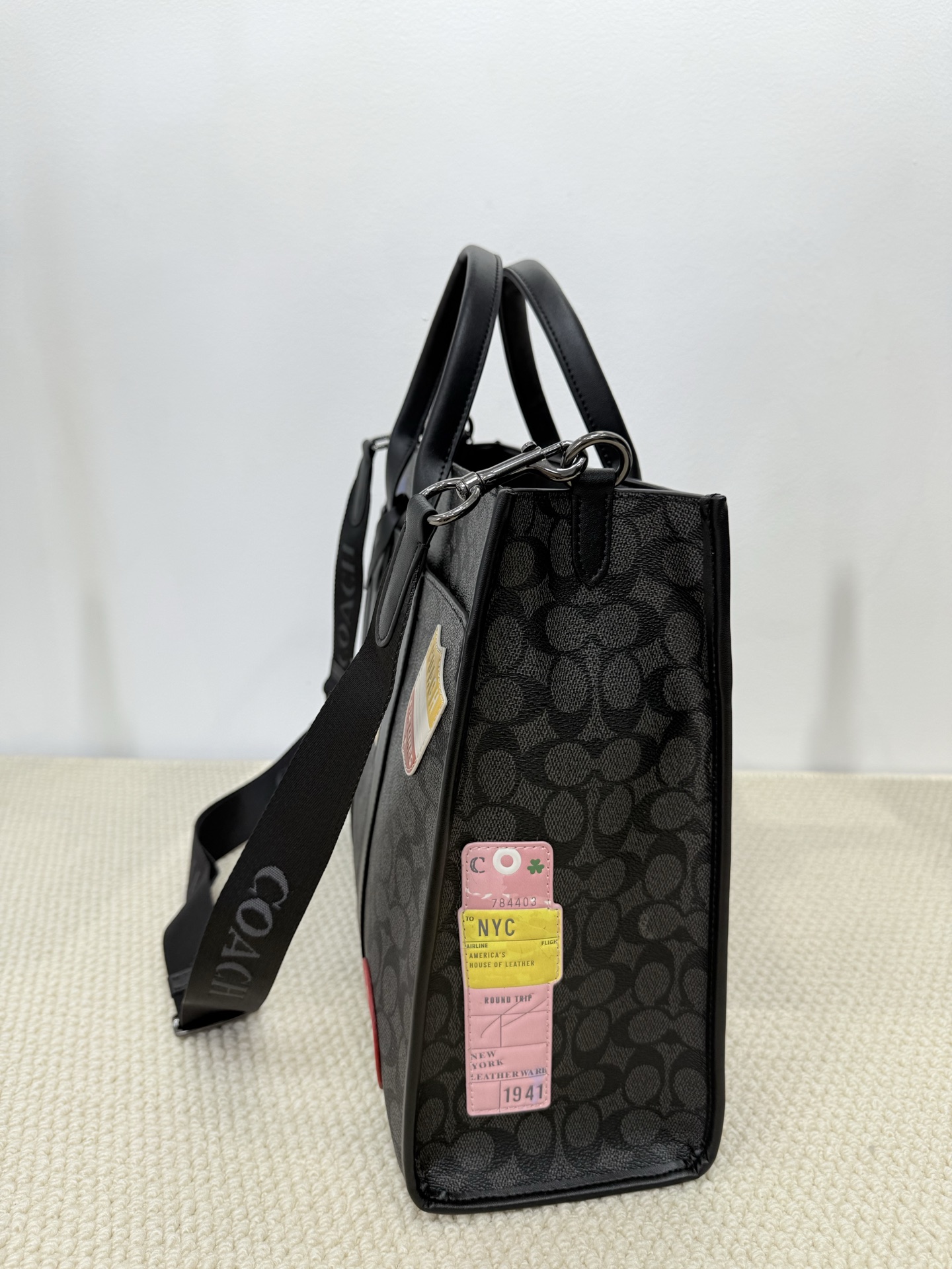 Coach COACH/蔻驰 CBF12新款徽章 男士 标志WESLEY托特包单肩包斜挎包商务公文包 文件袋 电脑包