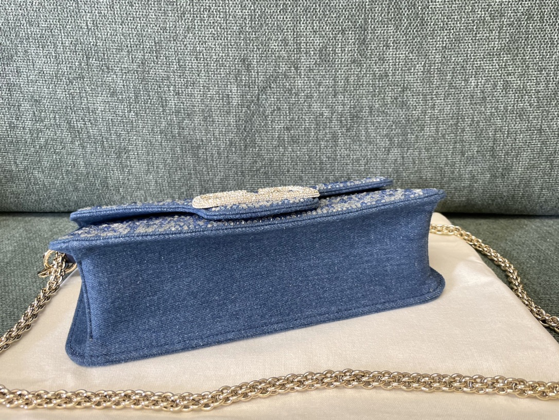 型号1133牛仔钻Valentino华伦天奴丹宁手袋腋下包️磁扣开合️尺寸:27x13x6cm️小号20