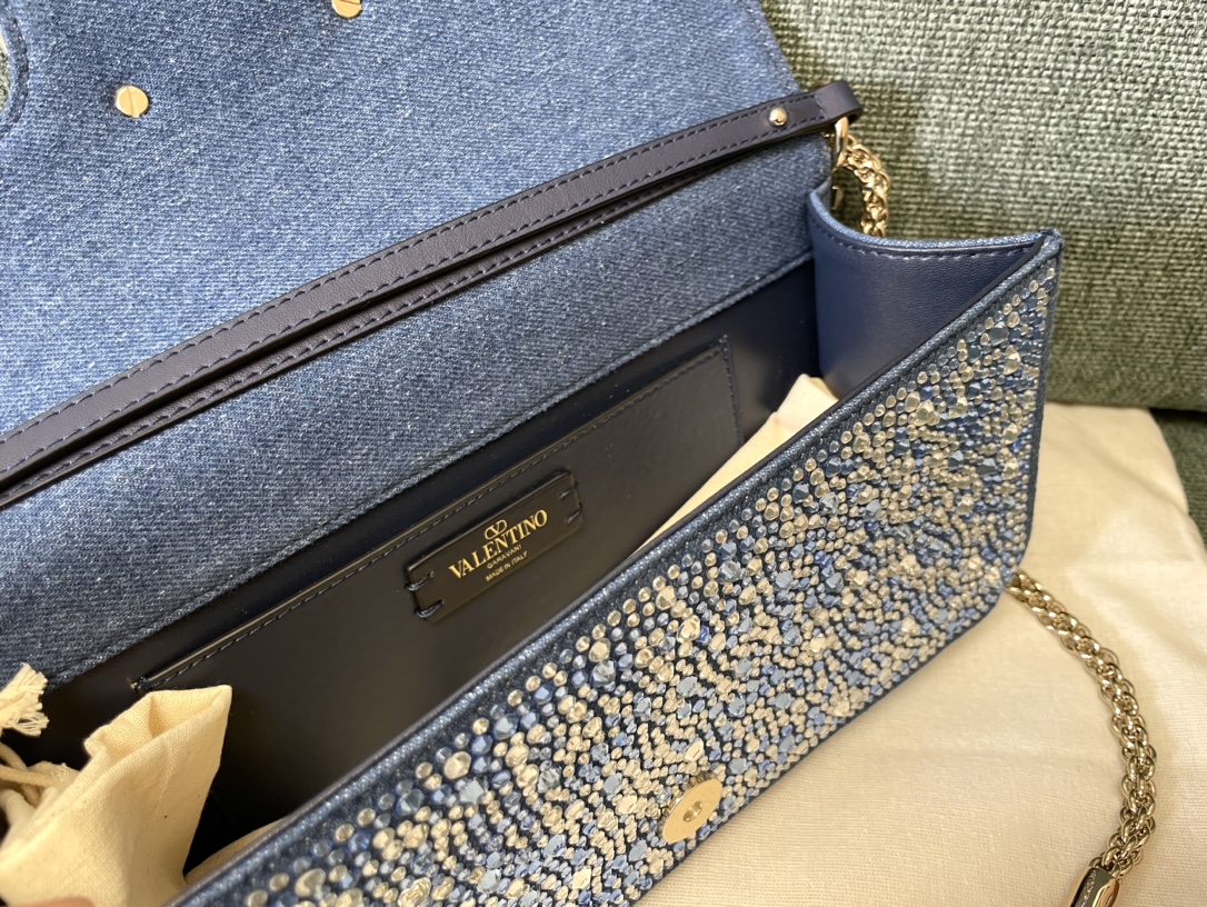 型号1133牛仔钻Valentino华伦天奴丹宁手袋腋下包️磁扣开合️尺寸:27x13x6cm️小号20