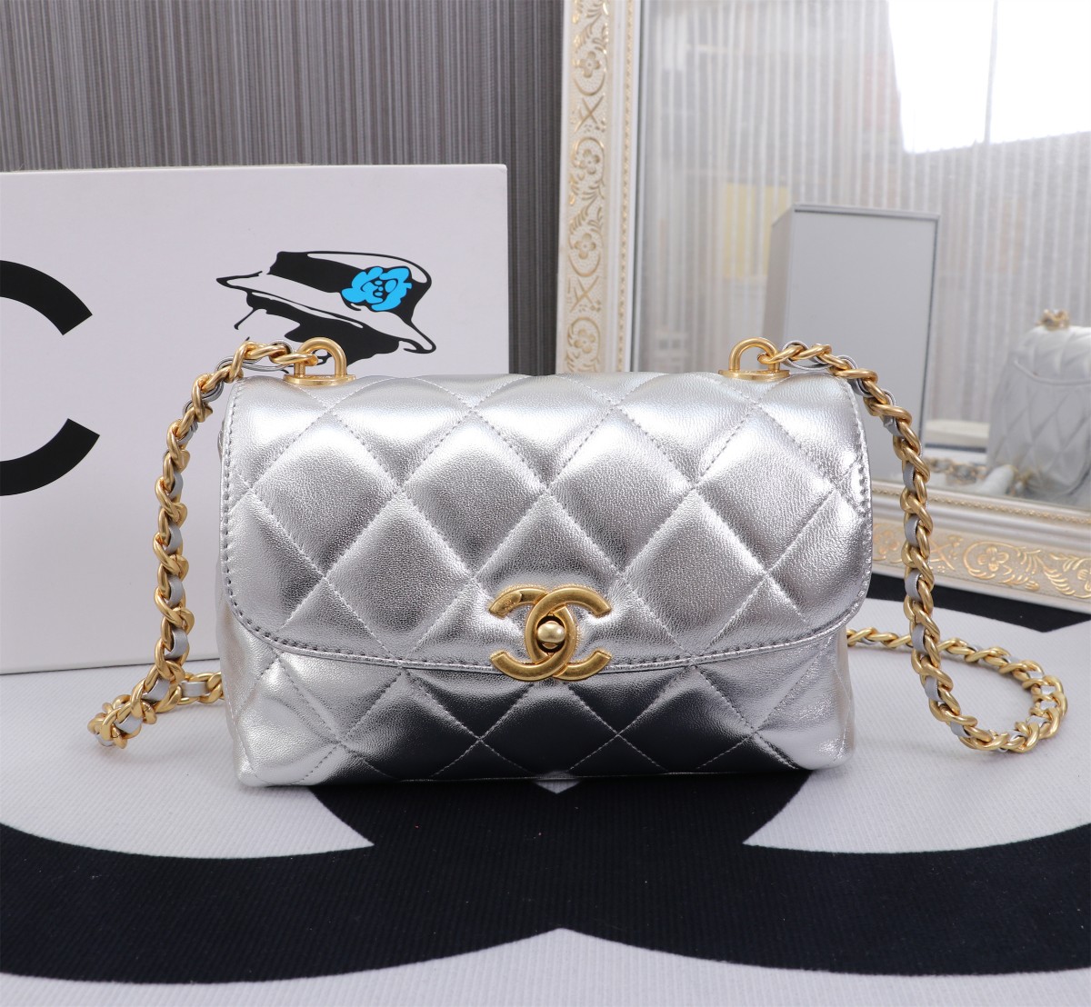 Chanel Crossbody & Shoulder Bags Messenger Bags Chains