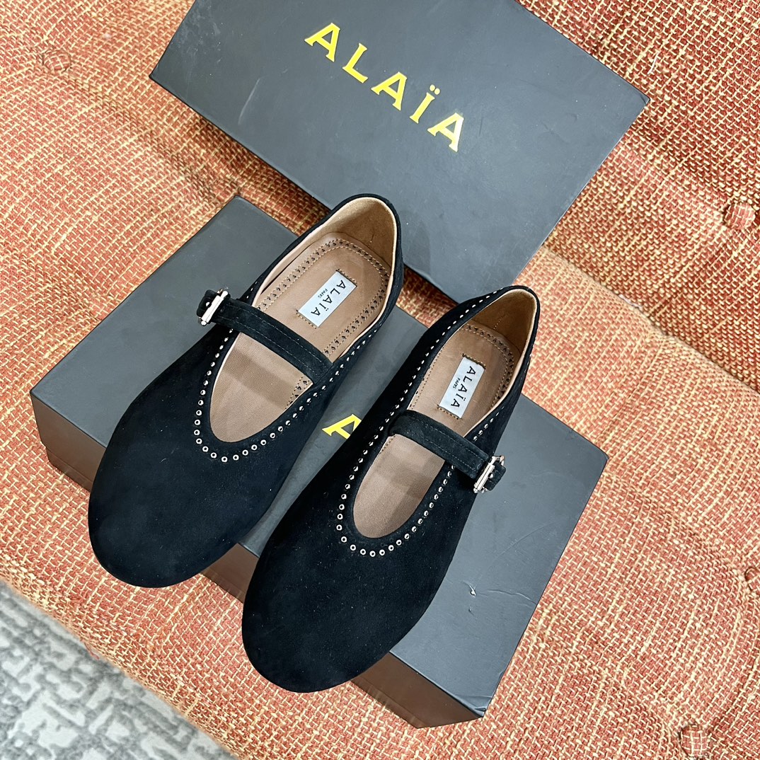 Балетки Alaïa черные замшевые с декором