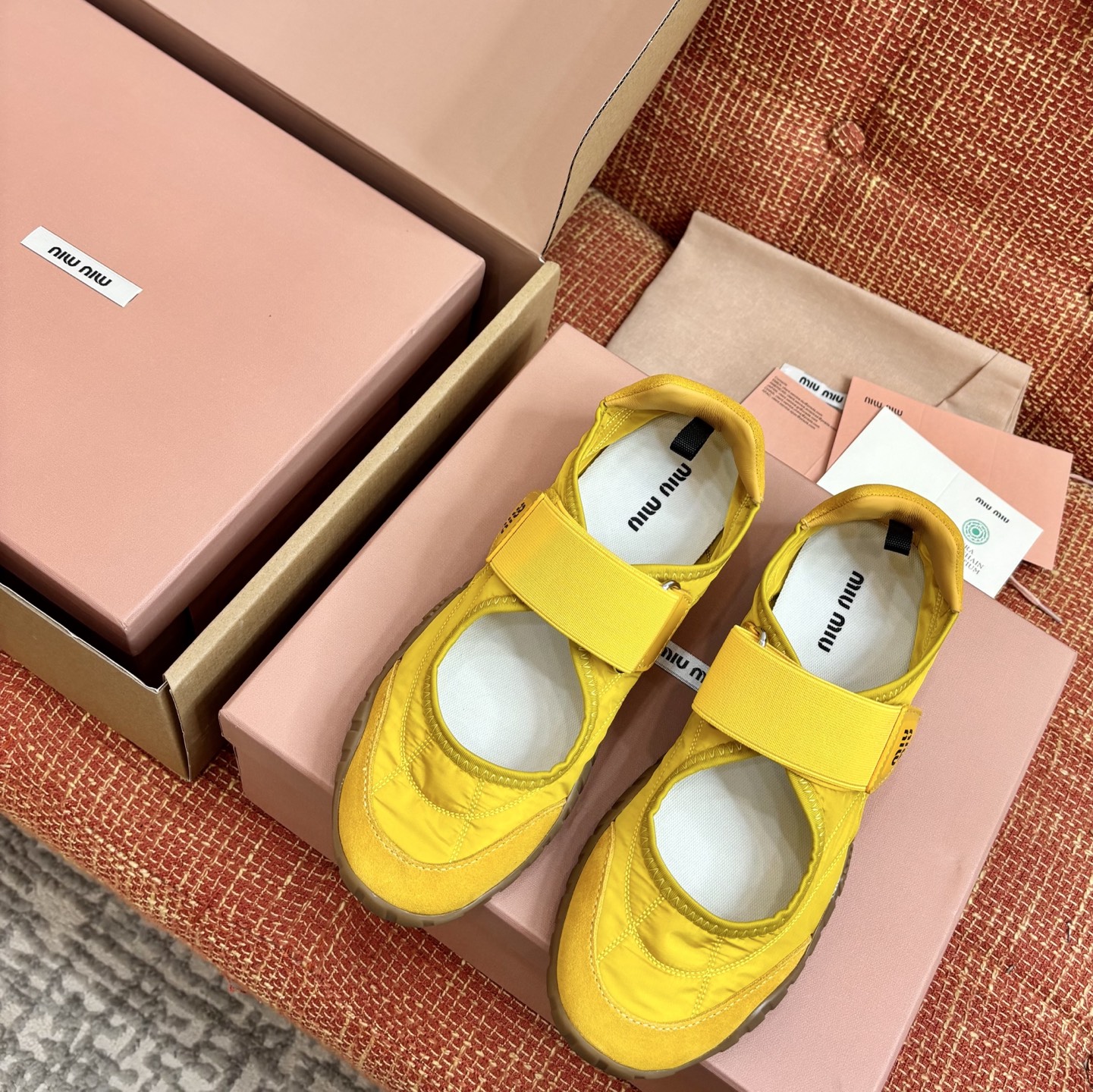 Молодёжные кроссовки Miu Miu