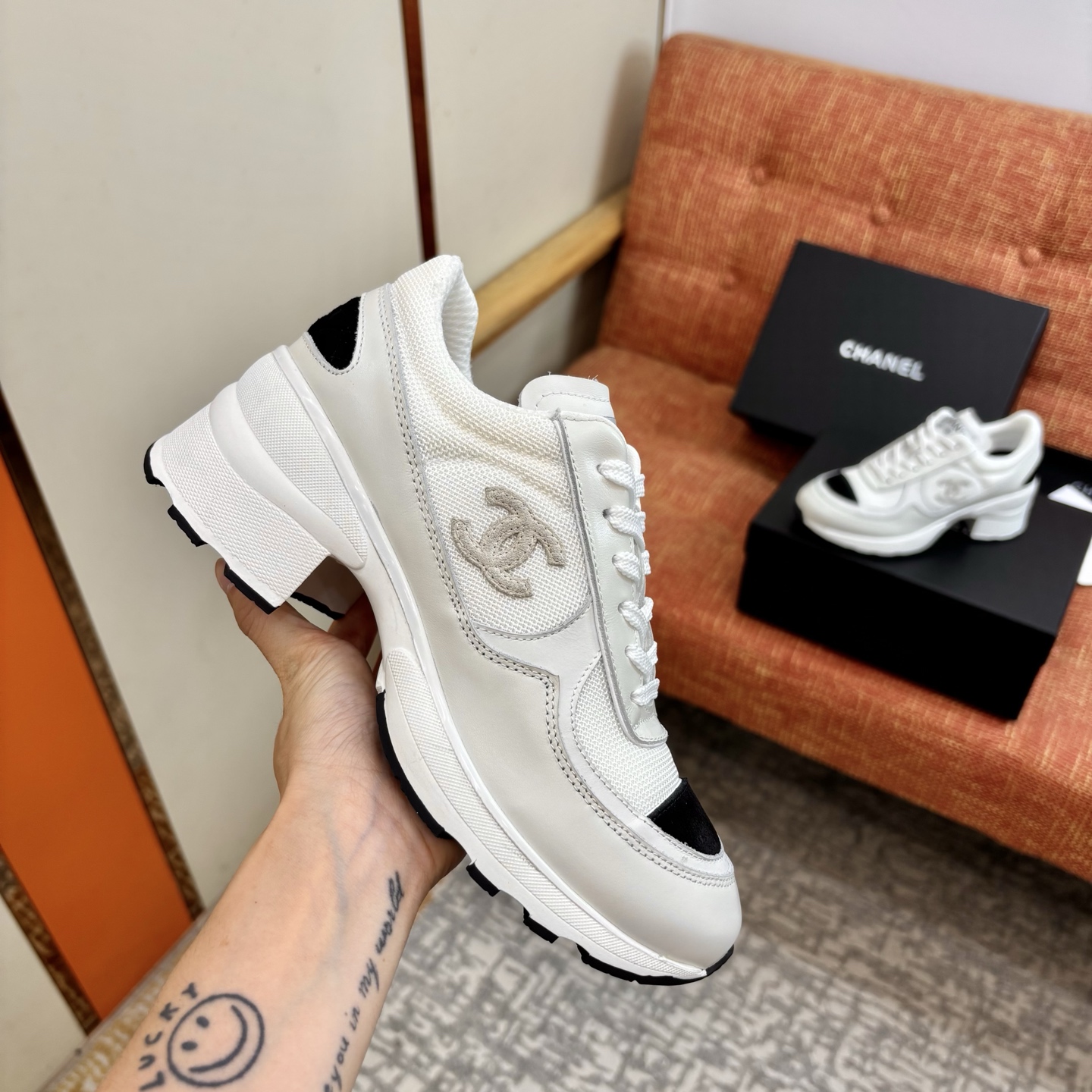 Женские кроссовки двухцветные Chanel