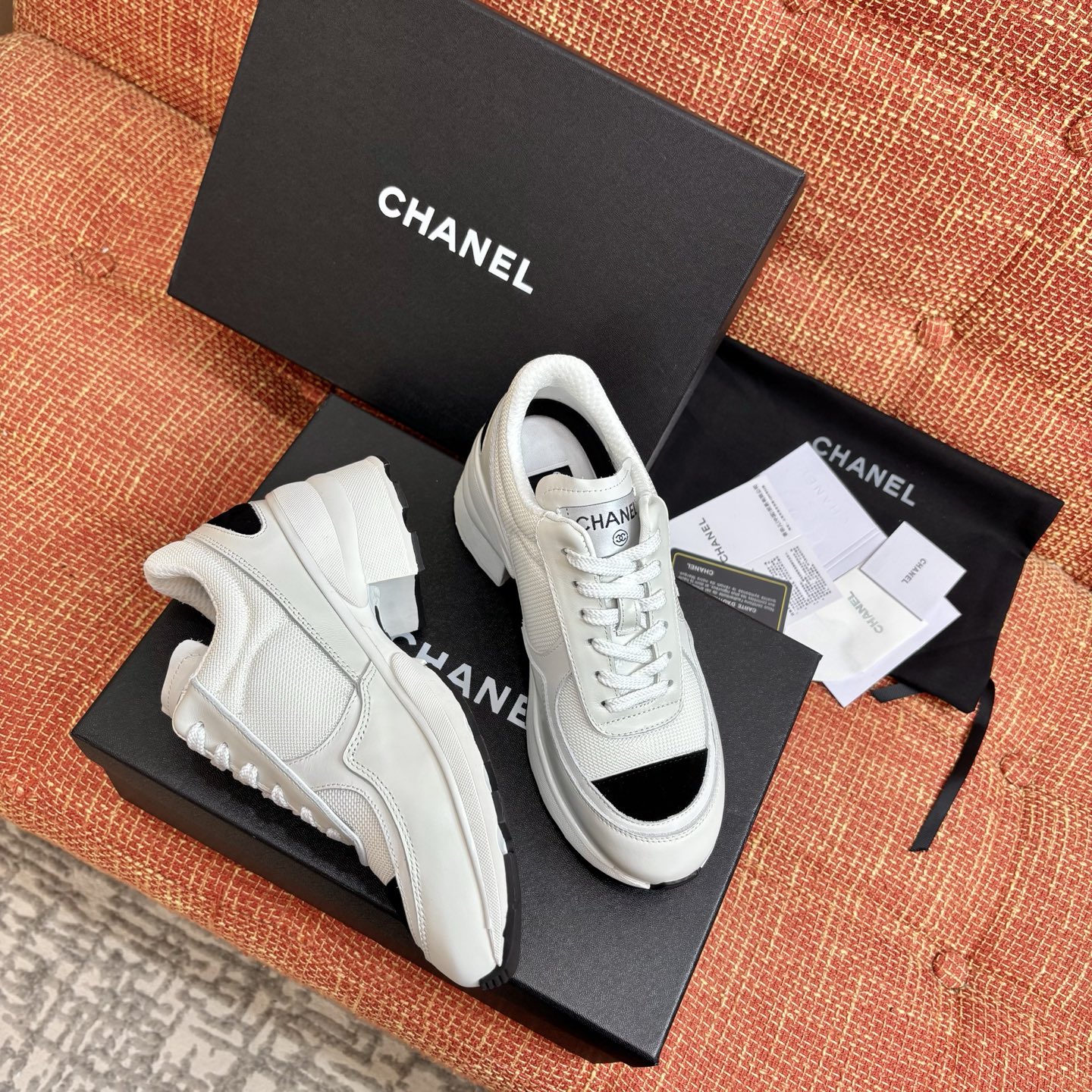 Женские кроссовки двухцветные Chanel
