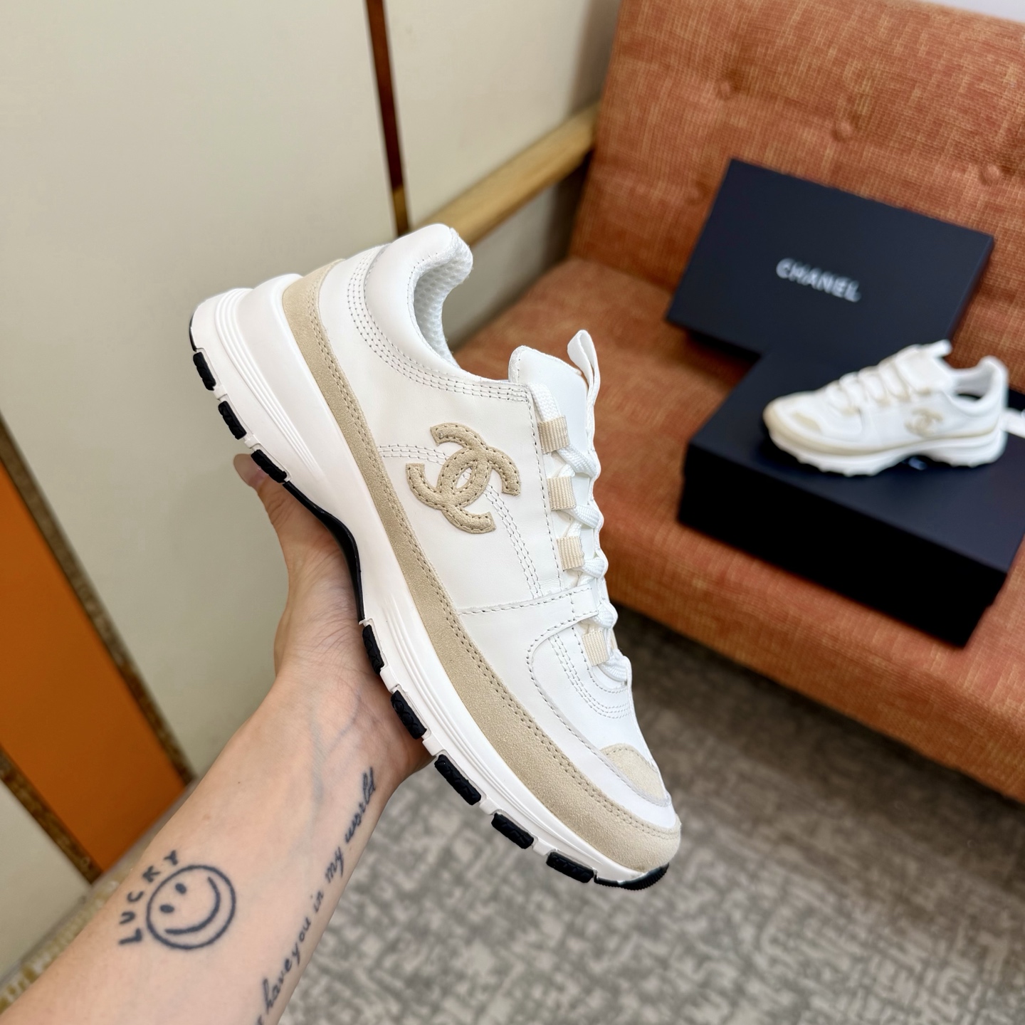 Женские кроссовки белого цвета Chanel
