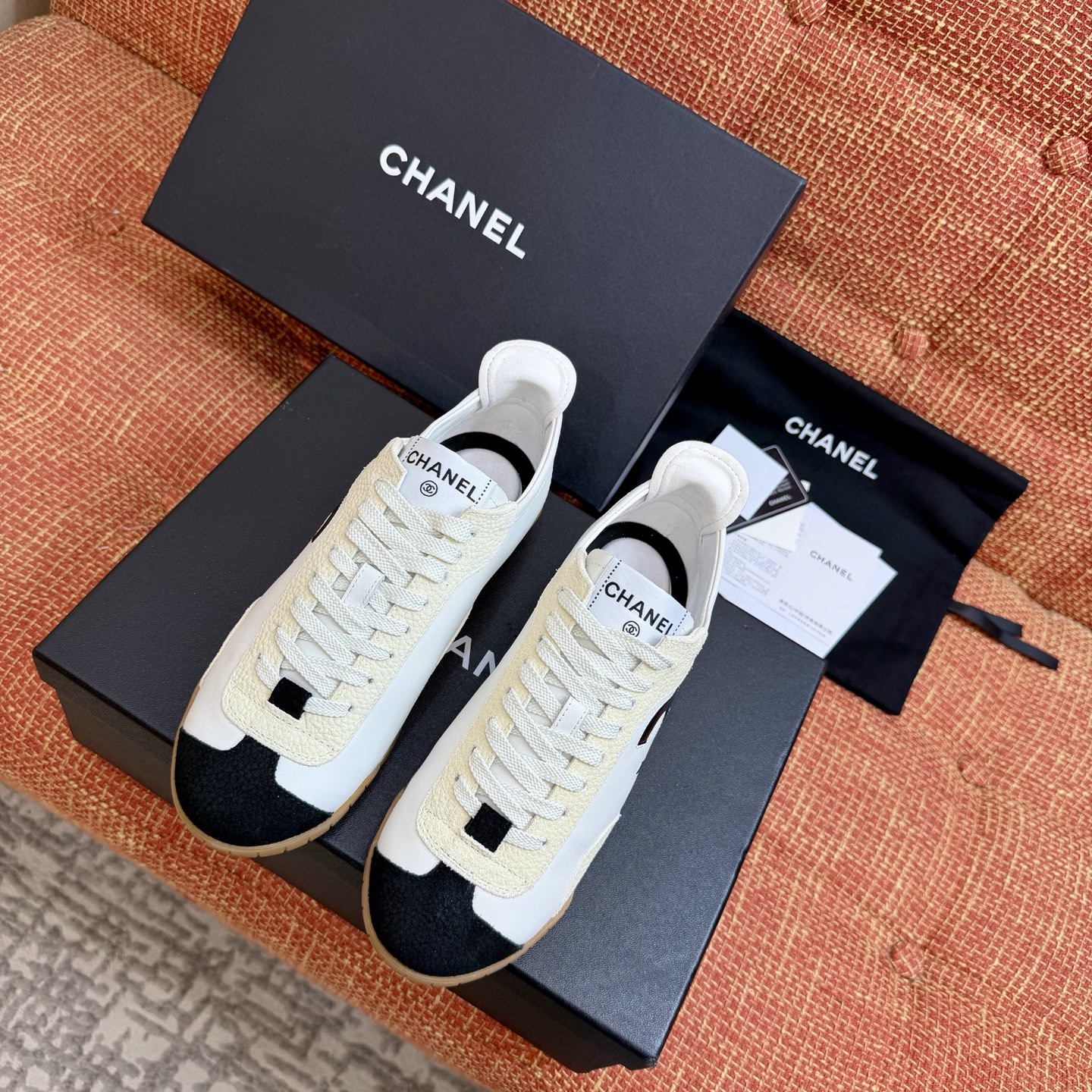 Женские кроссовки Chanel Sneaker, весна 2026, замша и кожа