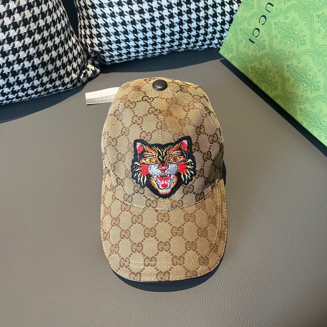 NO:196162,Package with box cloth bag, Gucci new original single baseball cap, cat head embroidery, 1:1 mold customization, heavy industry embroidery, details comparable to the counter, original canvas   first layer of cowhide, excellent quality!  The first choice for handsome men and beautiful women, fashionable and versatile. The basic head circumference is 56, and the patch can be adjusted. Hats, fisherman hat, baseball hat, knit hat, hat, gucci, espadrilles, cowhide, hats19860909批 配盒子布袋,Gucci(古奇)新款原单棒球帽, 猫头刺绣,1:1开模订制,重工刺绣,细节可媲美专柜,原版帆布料 头层牛皮,质量超赞！帅男靓女首选,时尚百搭.基础头围56,贴片可调节.帽子渔夫帽棒球帽针织帽,帽子,gucci,espadrilles,cowhide,hats,hat
