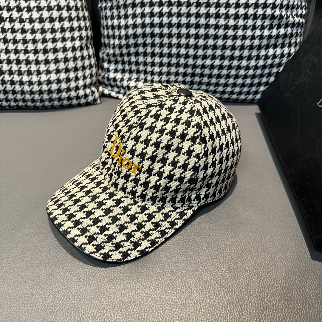 NO:207360,Package with box bags, Dior new original single baseball cap, Dior houndstooth, full of retro charm, hot off-stock for counters, 1:1 mold customization, original canvas   top layer cowhide, pure cotton lining, light and breathable!  Excellent quality, basic head circumference 56, patch adjustable. Hat straw hat fisherman hat baseball hat, hat, dior, dior, espadrilles, cowhide, hats19860909批 配盒子布袋,Dior(迪奥)新款原单棒球帽, Dior千鸟格,复古韵味十足,专柜断货热门,1:1开模订制,原版帆布料 头层牛皮,纯棉内里,轻盈透气！质量超赞,基础头围56,贴片可调节.帽子草帽渔夫帽棒球帽,帽子,dior,dior,espadrilles,cowhide,hats,hat