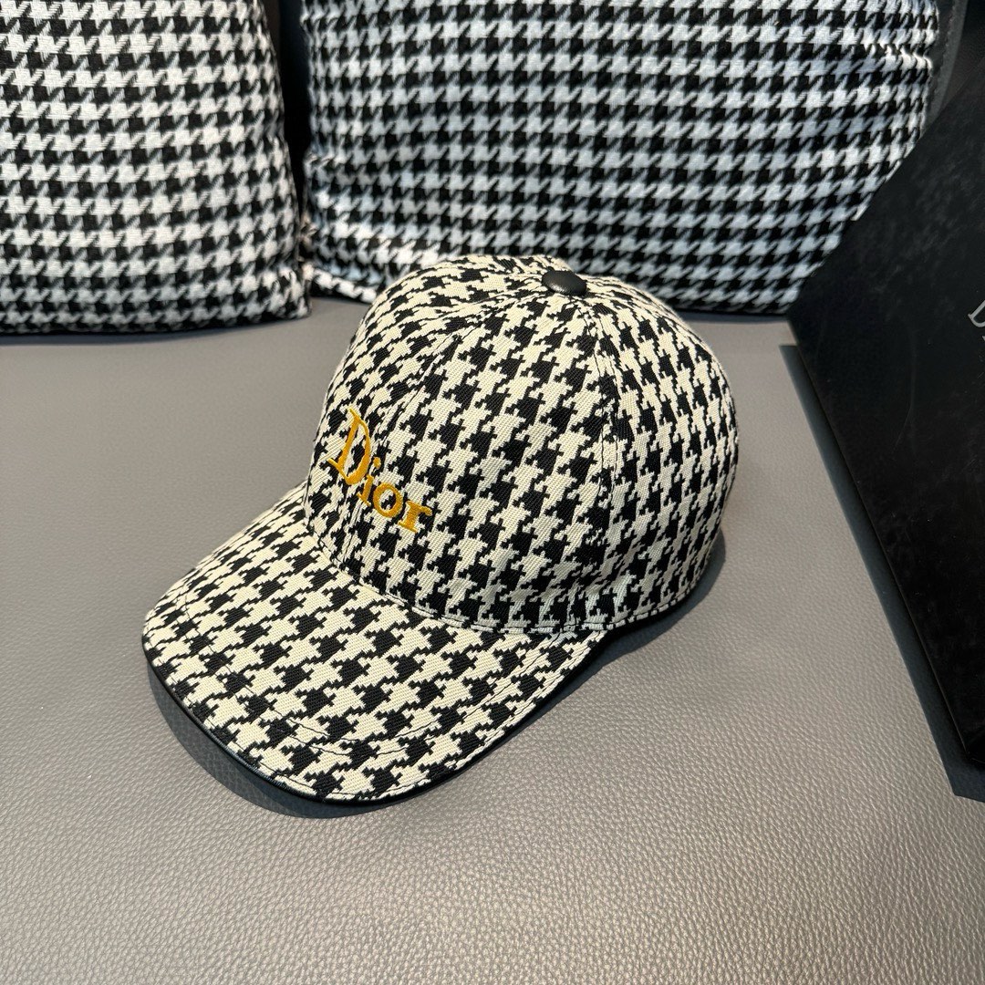 NO:209058,Package with box bags, Dior new original single baseball cap, Dior houndstooth, full of retro charm, hot off-stock for counters, 1:1 mold customization, original canvas   top layer cowhide, pure cotton lining, light and breathable!  Excellent quality, basic head circumference 56, patch adjustable. Hat straw hat fisherman hat baseball hat, hat, dior, dior, espadrilles, cowhide, hats19860909批 配盒子布袋,Dior(迪奥)新款原单棒球帽, Dior千鸟格,复古韵味十足,专柜断货热门,1:1开模订制,原版帆布料 头层牛皮,纯棉内里,轻盈透气！质量超赞,基础头围56,贴片可调节.帽子草帽渔夫帽棒球帽,帽子,dior,dior,espadrilles,cowhide,hats,hat