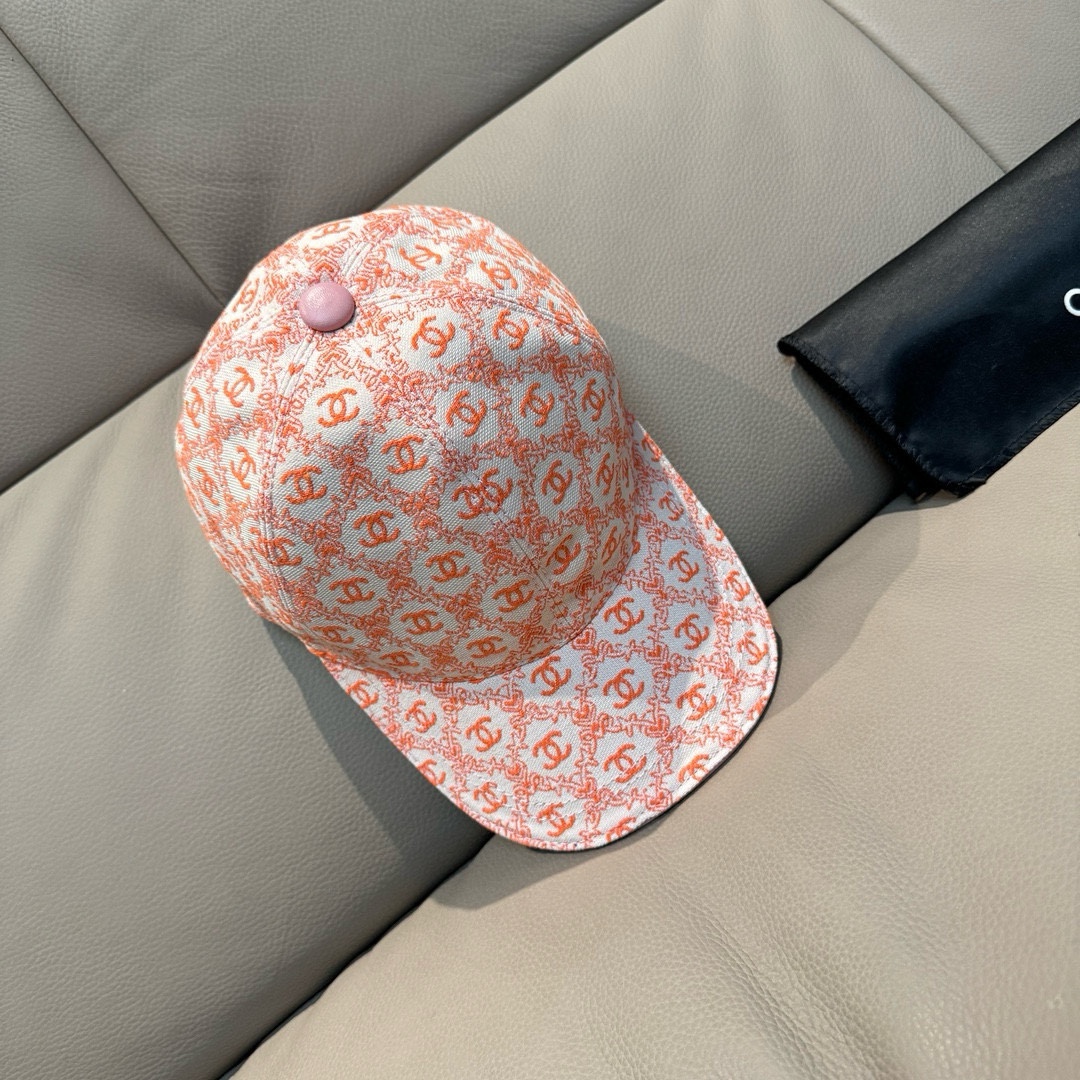 NO:214235,Buy New models shipped!  With box cloth bag, Chanel's new original single baseball cap, small double C jacquard, 1:1 mold opening customization for the counter, original canvas   top layer of cowhide, light and breathable!  Excellent quality, base head circumference 56, patch adjustable. Hats Fisherman's hat Baseball hat Knitted hat, hat, chanel, chanel, espadrilles, cowhide, hats19860909批 新款出货！ 配盒子布袋,Chanel(香奈儿)新款原单棒球帽, 小双C提花,专柜1:1开模订制,原版帆布料 头层牛皮,轻盈透气！质量超赞,基础头围56,贴片可调节.帽子渔夫帽棒球帽针织帽,帽子,chanel,chanel,espadrilles,cowhide,hats,hat