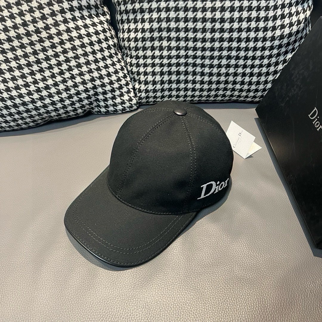 NO:214240,Package with box cloth bag, Dior original single baseball cap, same letter embroidery for internet celebrities, 1:1 mold opening customization for counter, original canvas   top layer cowhide, light and breathable!  Excellent quality, basic head circumference 56, patch adjustable. Black and white spot hat fisherman hat baseball hat knit hat, hat, dior, dior, espadrilles, cowhide, hats19860909批 配盒子布袋,Dior(迪奥)原单棒球帽,网红同款字母刺绣,专柜1:1开模订制,原版帆布料 头层牛皮,轻盈透气！质量超赞,基础头围56,贴片可调节.黑白两色现货帽子渔夫帽棒球帽针织帽,帽子,dior,dior,espadrilles,cowhide,hats,hat