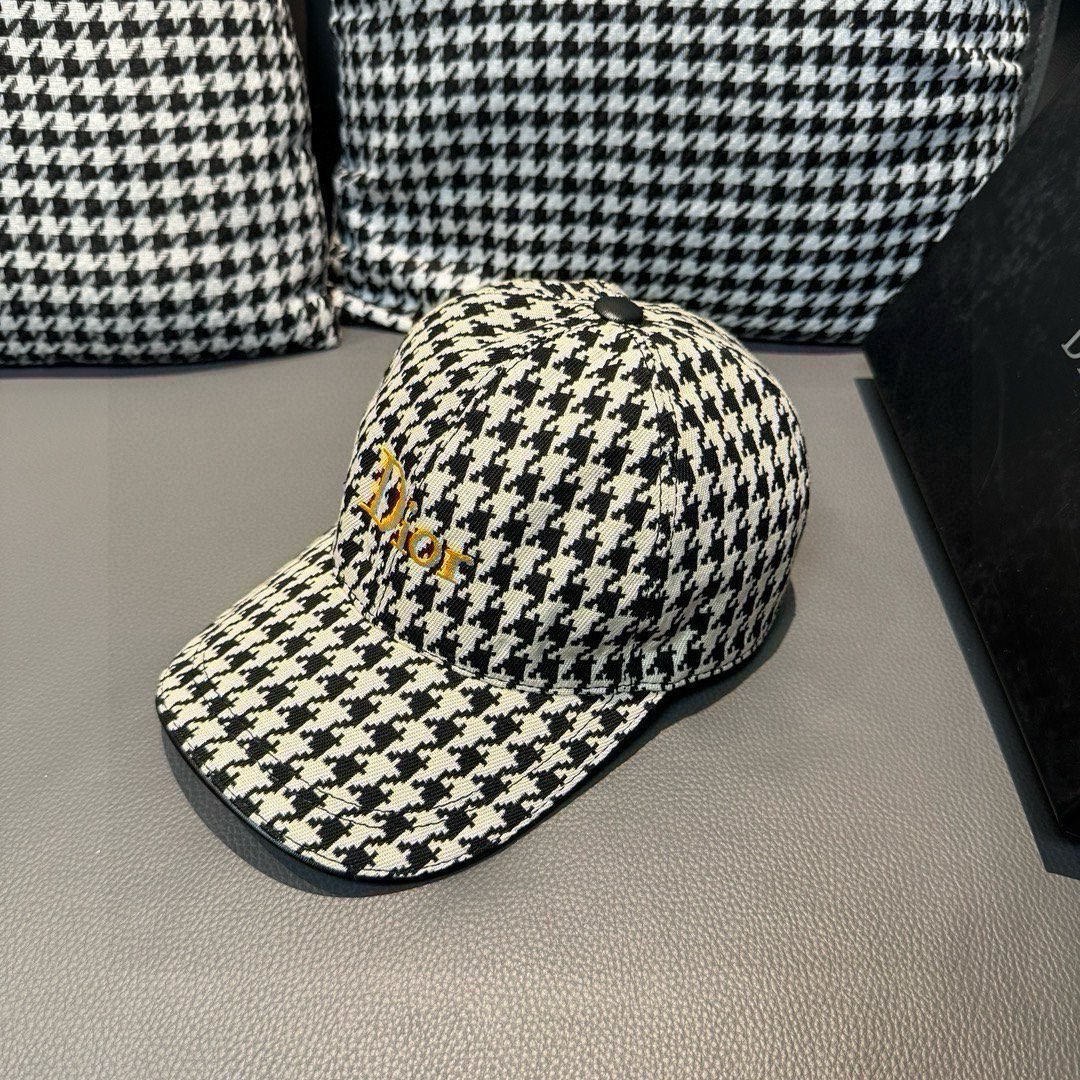 NO:214814,Package with box bags, Dior new original single baseball cap, Dior houndstooth, full of retro charm, hot off-stock for counters, 1:1 mold customization, original canvas   top layer cowhide, pure cotton lining, light and breathable!  Excellent quality, base head circumference 56, patch adjustable. Hats Fisherman's hat Baseball hat Knitted hat, hat, dior, dior, espadrilles, cowhide, hats19860909批 配盒子布袋,Dior(迪奥)新款原单棒球帽, Dior千鸟格,复古韵味十足,专柜断货热门,1:1开模订制,原版帆布料 头层牛皮,纯棉内里,轻盈透气！质量超赞,基础头围56,贴片可调节.帽子渔夫帽棒球帽针织帽,帽子,dior,dior,espadrilles,cowhide,hats,hat