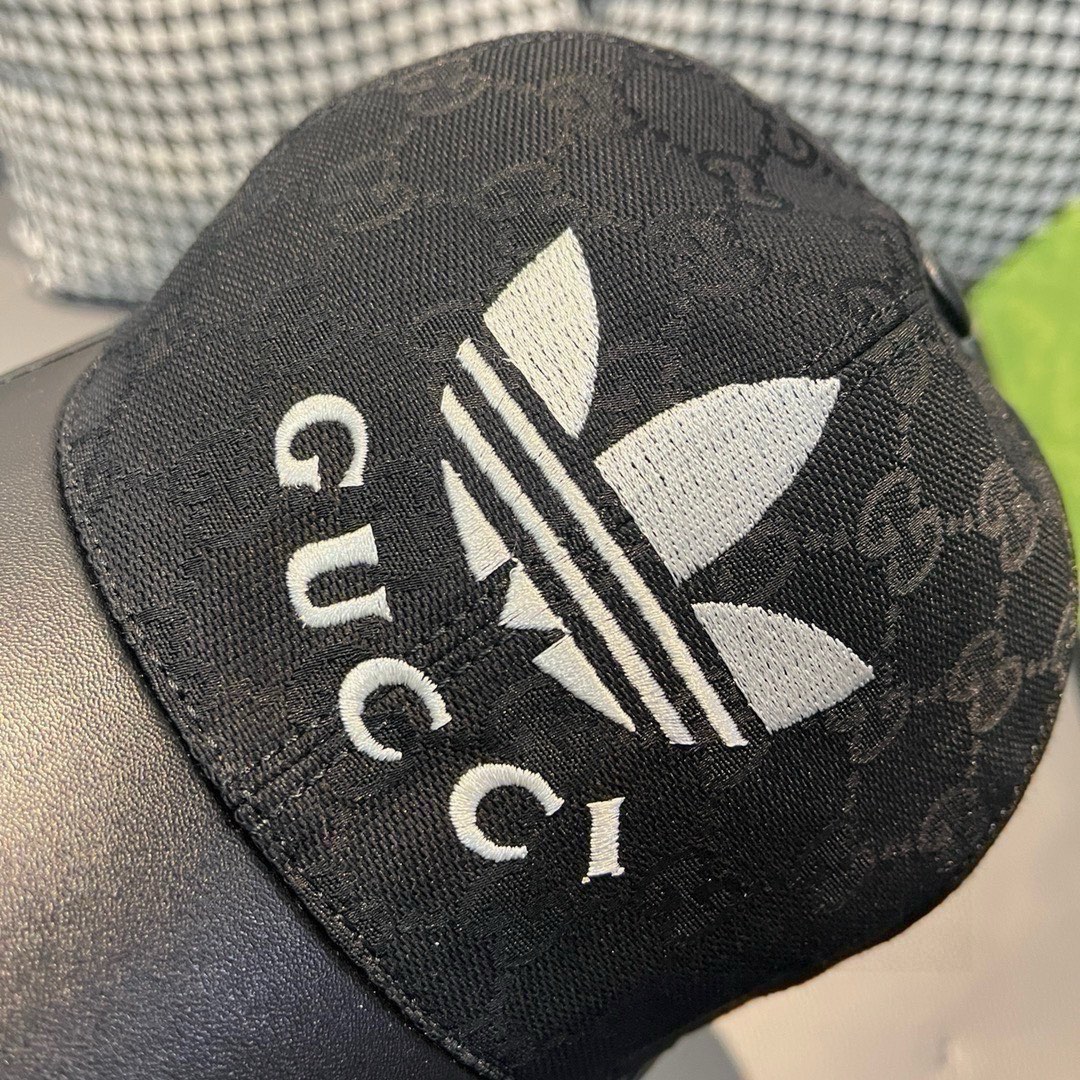 古奇新款Adidas&Gucci联名款出货啦！配盒子布袋专柜热卖中1:1开模订制重工打造完美复刻！