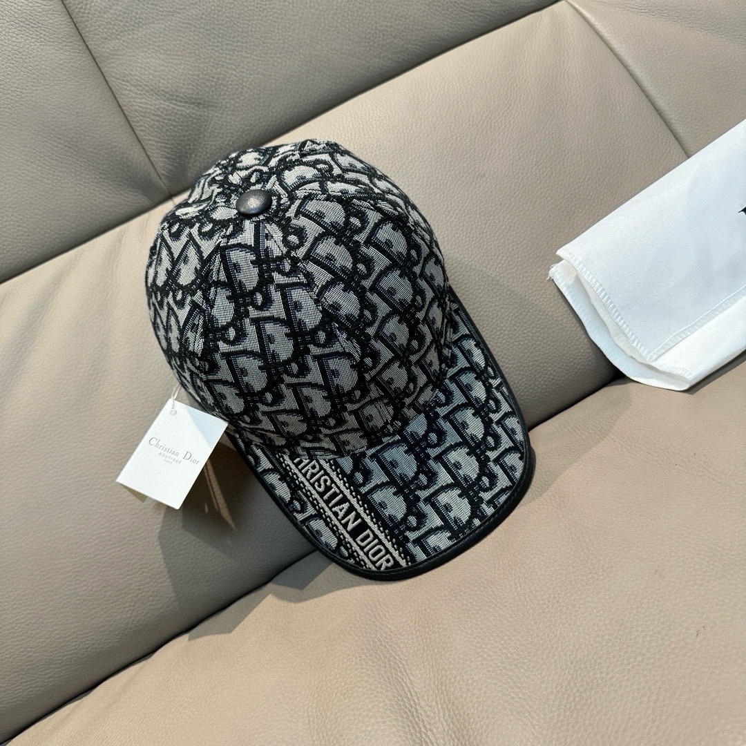 NO:215419,Package with box cloth bag, Dior new original single baseball cap, Dior old-fashioned, full of retro charm, hot off-stock for counters, 1:1 mold customization, original canvas   top layer cowhide, pure cotton inner lining, light and breathable!  Excellent quality, base head circumference 56, patch adjustable. Hats Fisherman's hat Baseball hat Knitted hat, hat, dior, dior, espadrilles, cowhide, hats19860909批 配盒子布袋,Dior(迪奥)新款原单棒球帽, Dior老花,复古韵味十足,专柜断货热门,1:1开模订制,原版帆布料 头层牛皮,纯棉内里,轻盈透气！质量超赞,基础头围56,贴片可调节.帽子渔夫帽棒球帽针织帽,帽子,dior,dior,espadrilles,cowhide,hats,hat