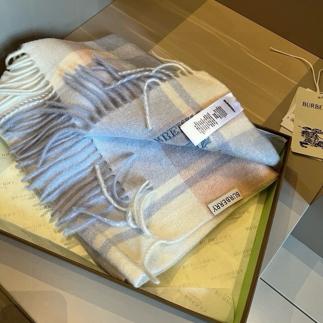 Burberry巴宝莉高品质进口羊绒围巾惊爆上架!顶级客供羊绒超高级的颜色设计海外专柜最新男士女士情侣款