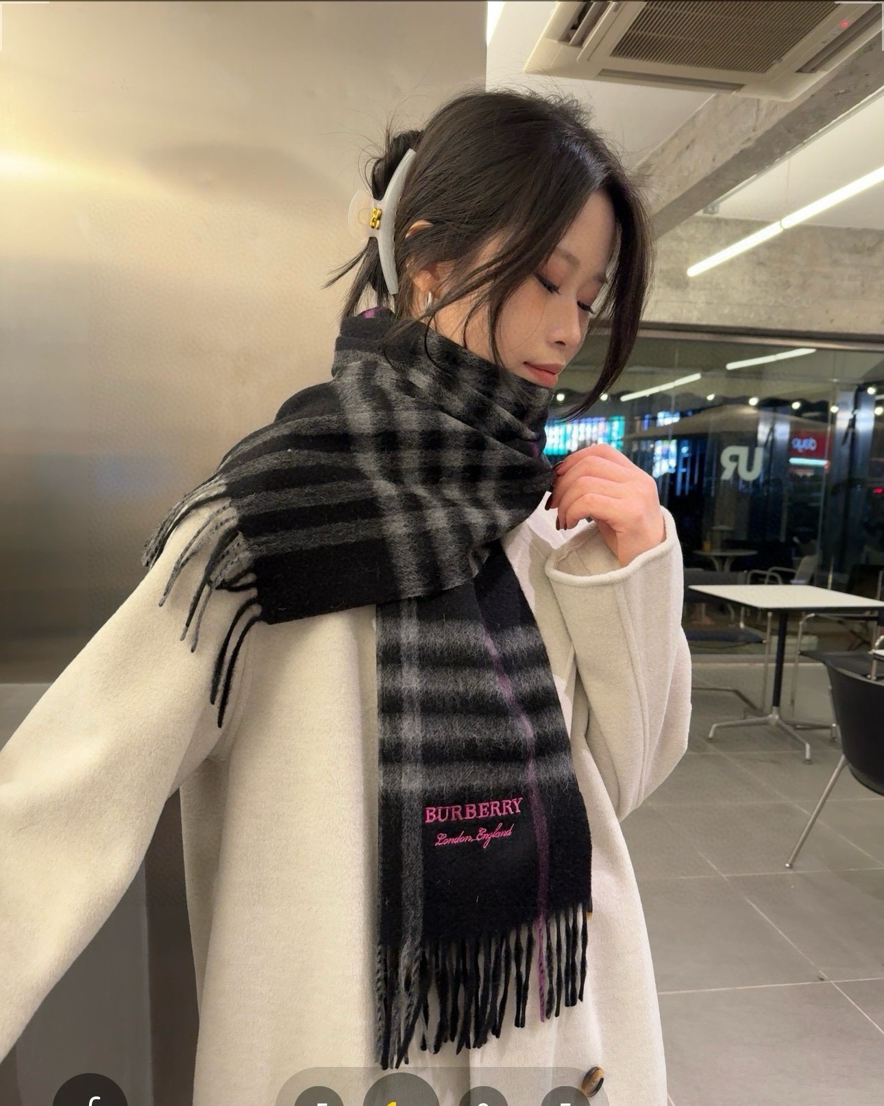巴宝莉Burberry经典羊绒格子!!2024新款刺绣好看的要疯掉了太有型太有魅力了!!!非常品味时尚的