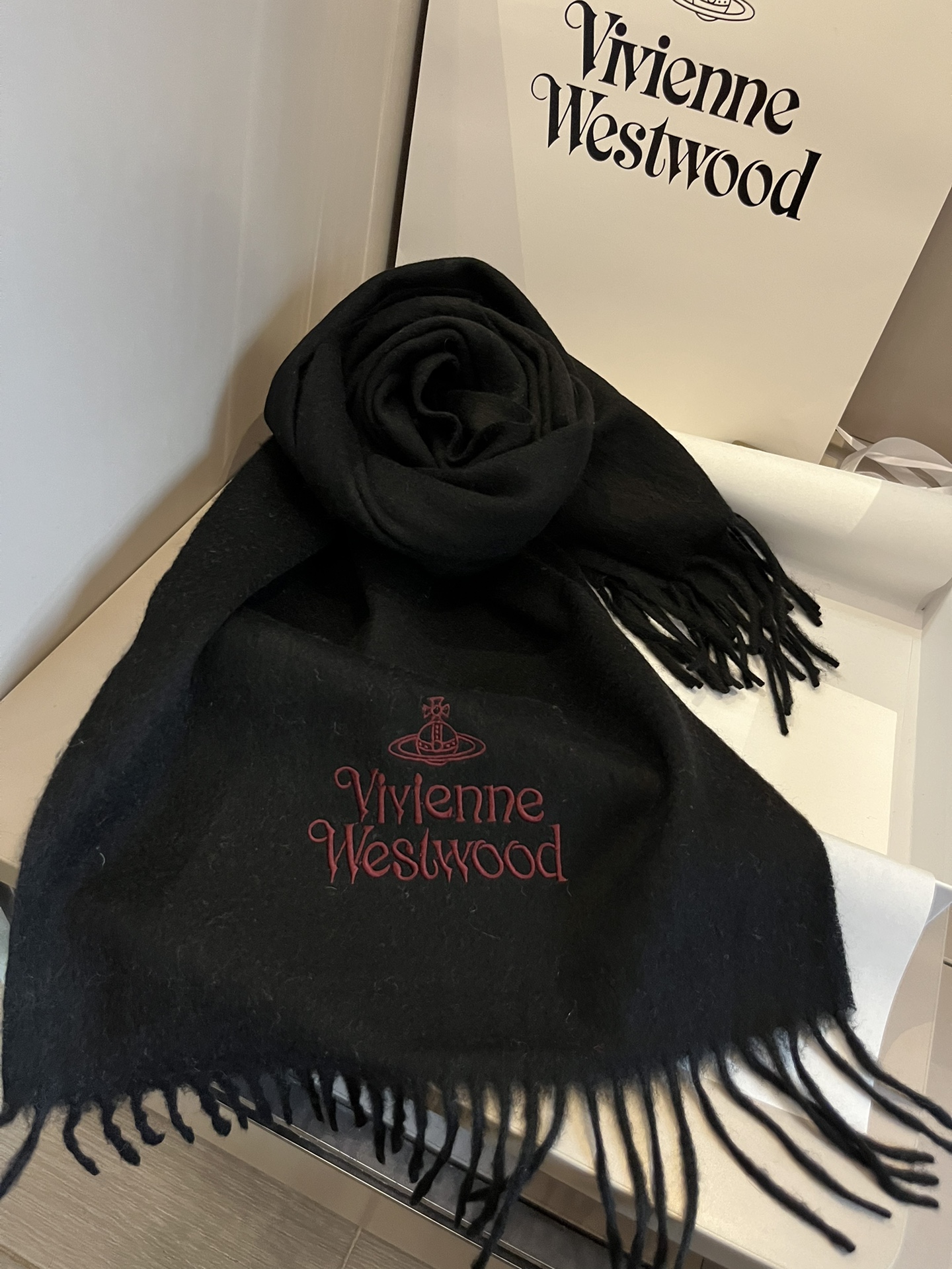 小红书爆款“VivienneWestwood”薇薇安西太后羊绒羊毛围巾西太后英国时装设计师时装的朋克之母