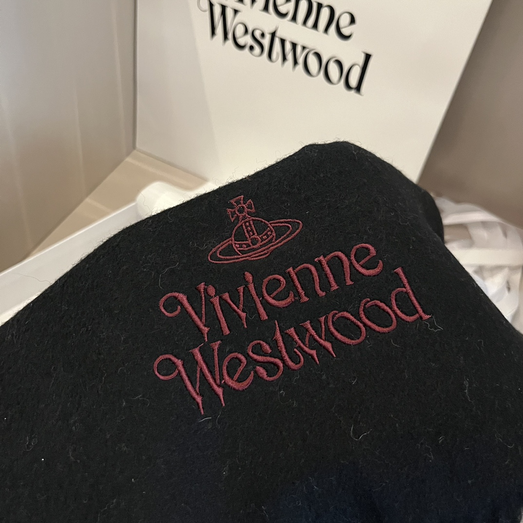 小红书爆款“VivienneWestwood”薇薇安西太后羊绒羊毛围巾西太后英国时装设计师时装的朋克之母