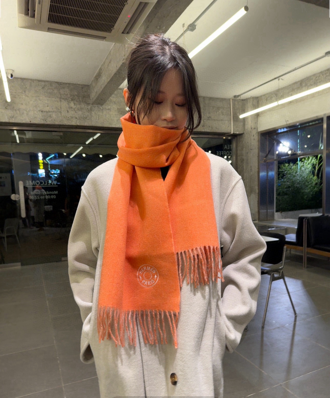 NO:183298,Hermes color-blocking cashmere scarf, a big recommendation!  Top lambsmere material, very warm, soft and skin-friendly without tying the neck. Classic double-sided color-blocking design, one scarf, two styles for boys and girls, size30*180cm high-version scarf, high-version scarf, hermes, hermes19860909批 Hermes · 爱马仕拼色羊绒围巾 重磅推荐！顶级羔羊绒材质,非常保暖,柔软亲肤不扎脖.经典双面拼色设计,一条围巾两种风格男生女生通用,size30*180cm高版本围巾,高版本围巾,hermes,hermes,scarf