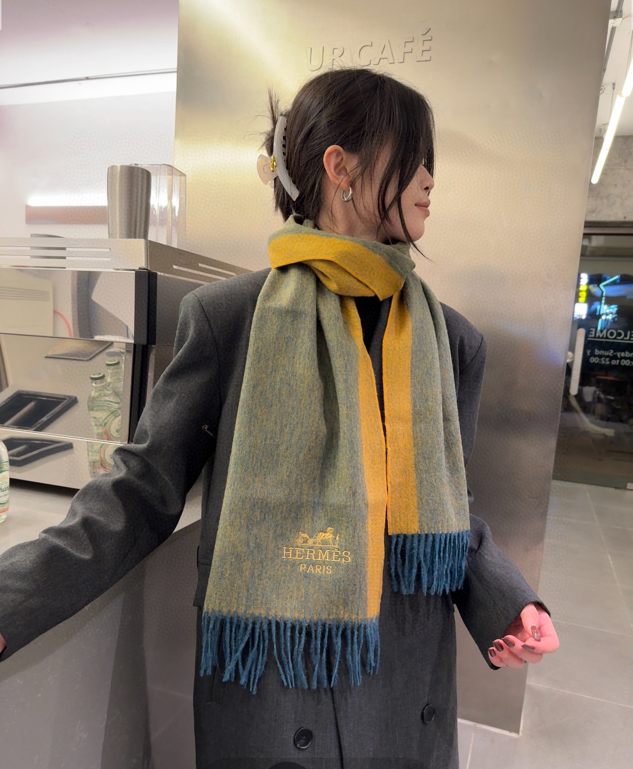 NO:187497,Hermes color-blocking cashmere scarf, a big recommendation!  Top lamb cashmere material, very warm, soft and skin-friendly without tying the neck. Classic double-sided color-blocking design, one scarf, two styles for boys and girls, size 30*180cm full of love high-end scarf, high-end scarf, hermes, hermes19860909批 Hermes · 爱马仕拼色羊绒围巾 重磅推荐！顶级羔羊绒材质,非常保暖,柔软亲肤不扎脖.经典双面拼色设计,一条围巾两种风格男生女生通用,size30*180cm满满的爱高版本围巾,高版本围巾,hermes,hermes,scarf