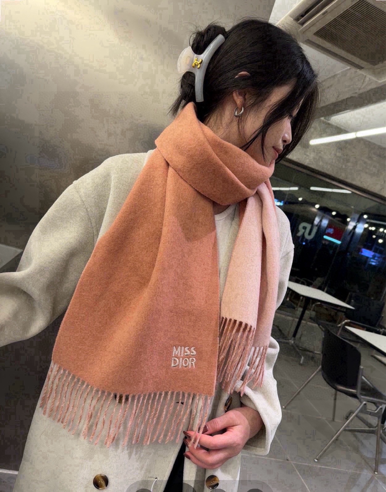 Dior迪奥2025新款羊绒围巾MISSDIOR重磅推荐!100%顶级羔羊绒材质非常保暖柔软亲肤不扎脖经