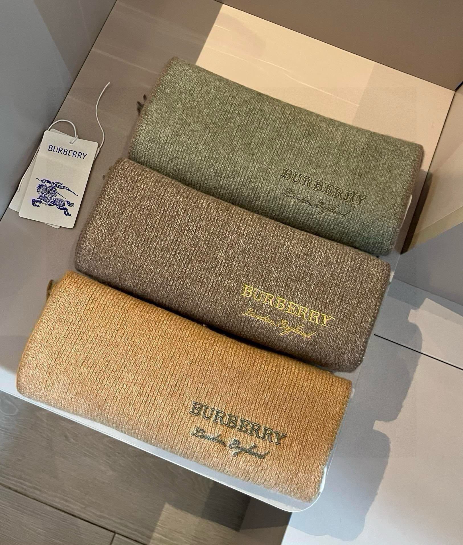Burberry巴宝莉新款高端羊绒针织围巾!出口尾单客供顶级羊绒纱线!这款织法比较难又很费纱线工艺难度非
