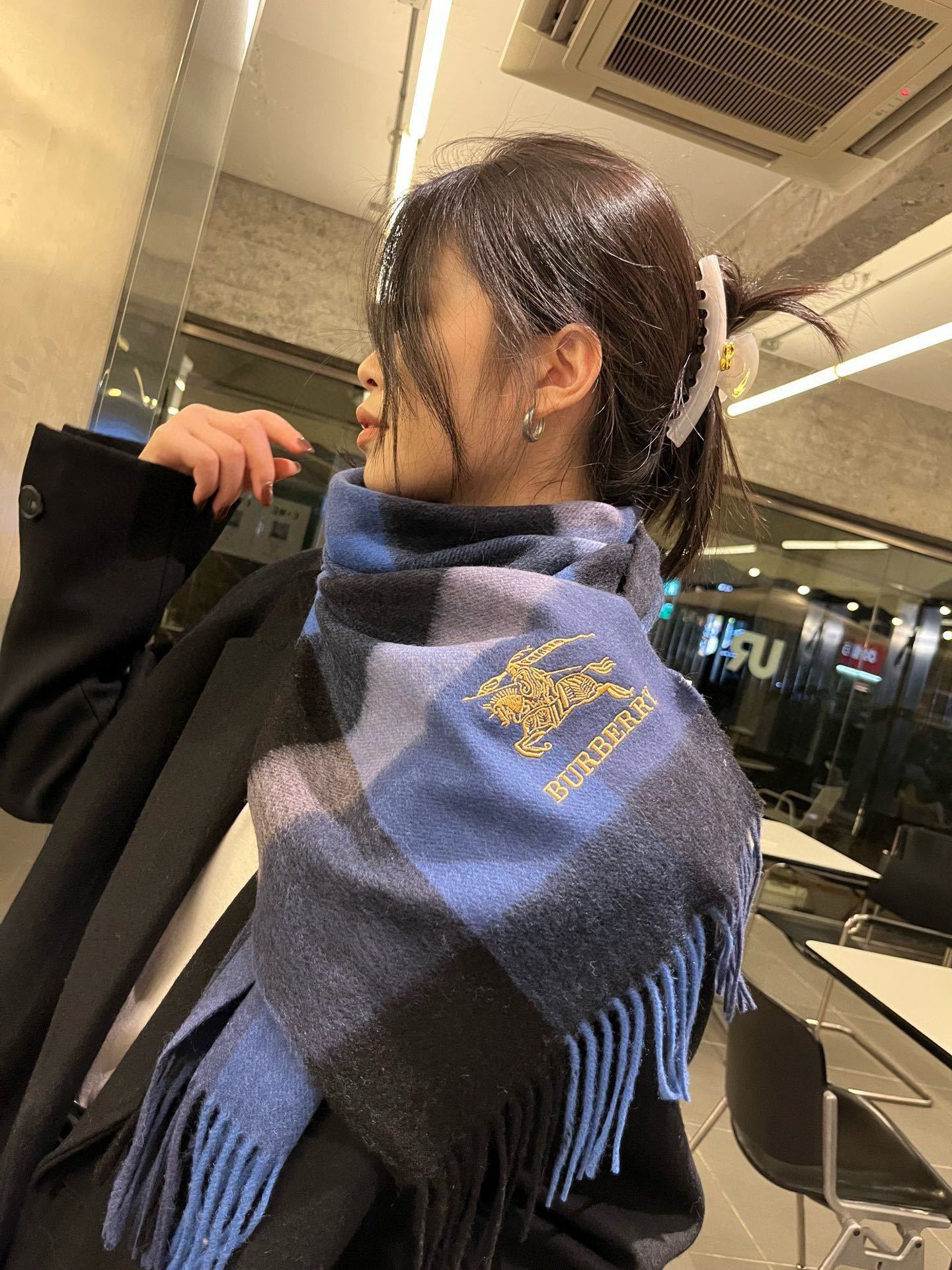 Burberry巴宝莉高品质新品金丝战马刺绣羊绒围巾!惊爆上架海外专柜最新男士女士情侣款羊绒围巾国内专柜