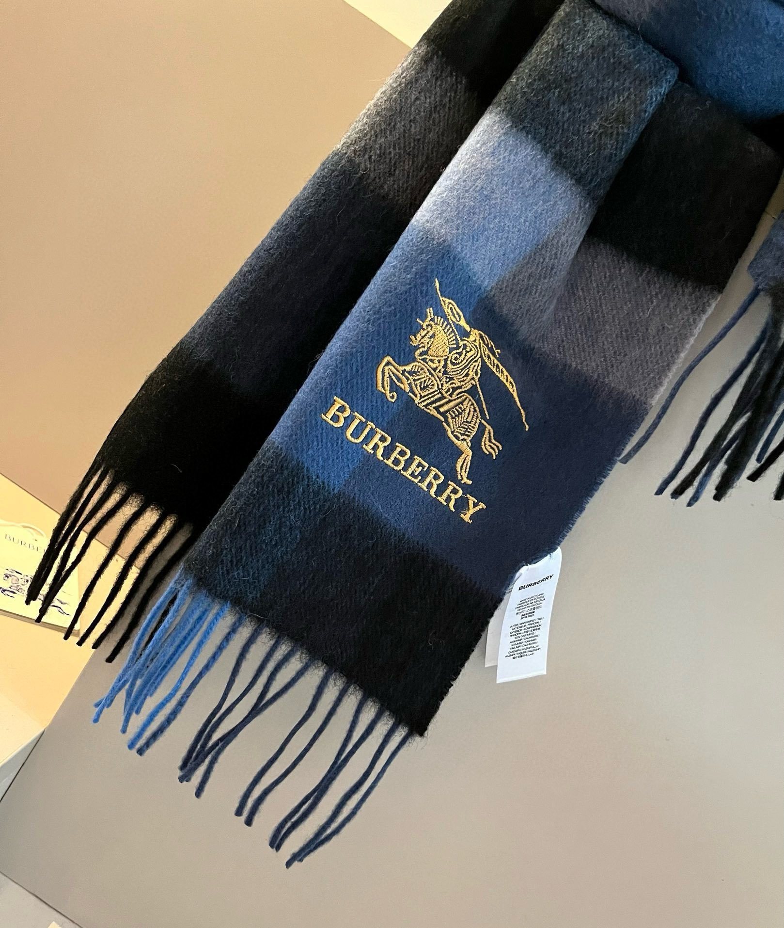 Burberry巴宝莉高品质新品金丝战马刺绣羊绒围巾!惊爆上架海外专柜最新男士女士情侣款羊绒围巾国内专柜