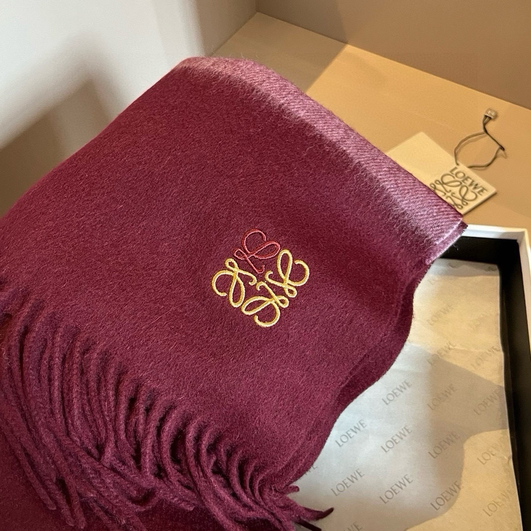 罗意威LOEWE中性款围巾情侣款!外贸公司尾单!怒赞自留难得的高端货!家属福利!非常正的围巾面料大爱非常