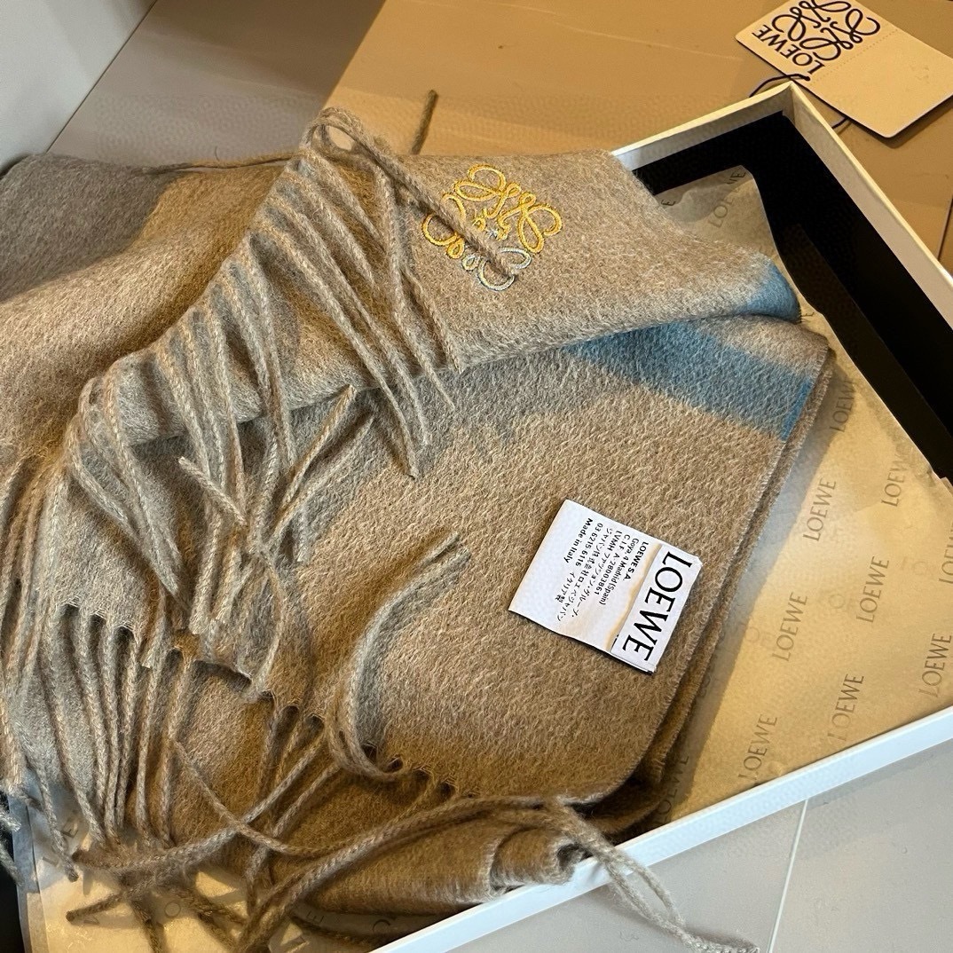 罗意威LOEWE中性款围巾情侣款!外贸公司尾单!怒赞自留难得的高端货!家属福利!非常正的围巾面料大爱非常