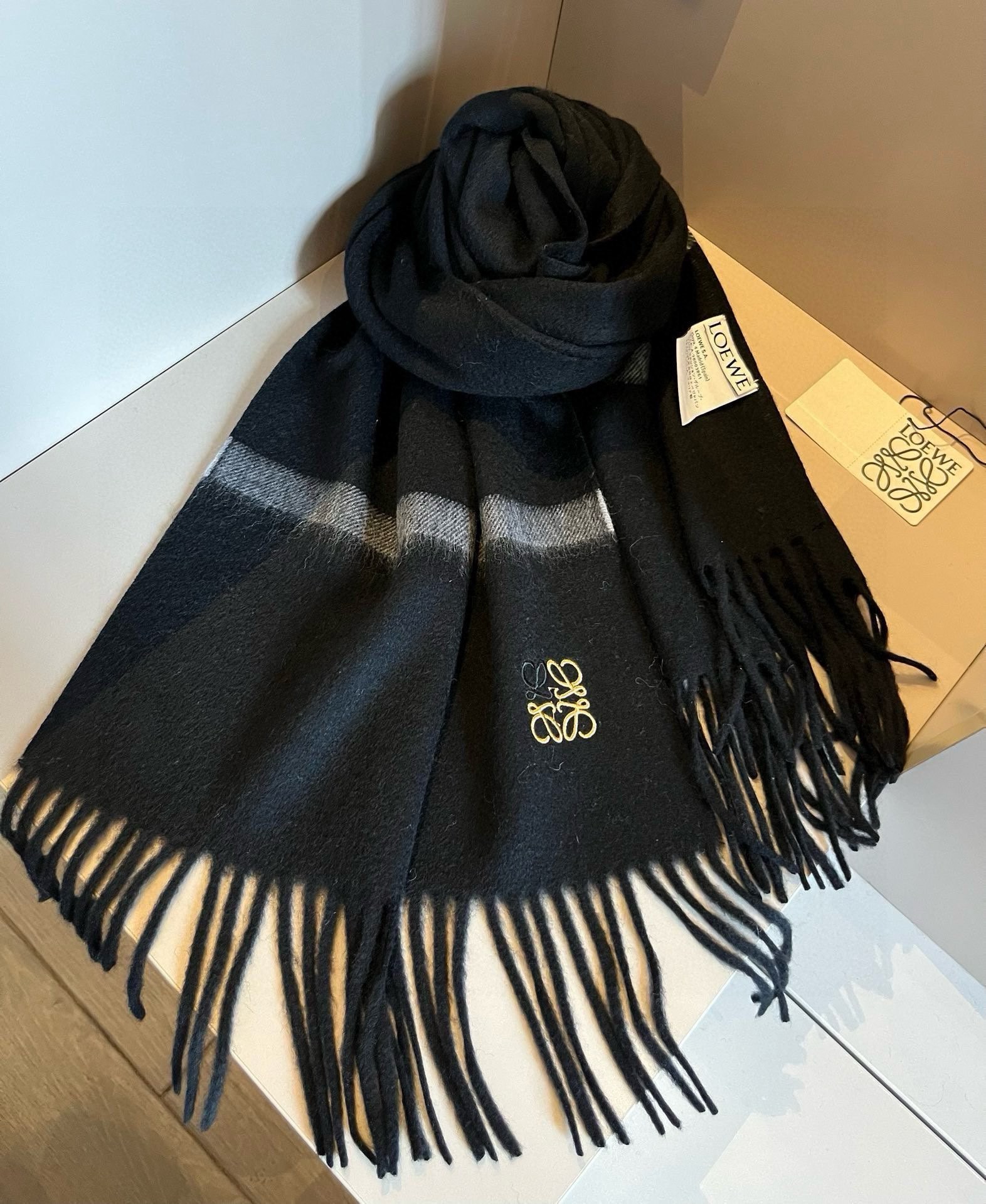 罗意威LOEWE中性款围巾情侣款!外贸公司尾单!怒赞自留难得的高端货!家属福利!非常正的围巾面料大爱非常