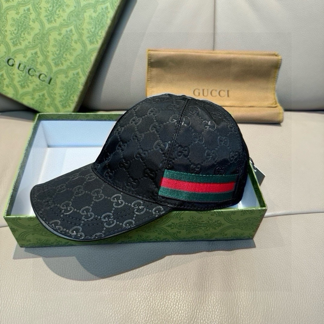 NO:218574,Category of ten thousand years of classic style!  With box cloth bag, Gucci classic original single baseball cap counter 1:1 open mold customization, the highest version, original satin fabric   top layer cowhide, light and breathable!  Real-life photography, all seasons are versatile for men and women, basic head circumference is 56, patch can be adjusted. Hats, fisherman hats, baseball hats, knit hats, hats, gucci, espadrilles, cowhide, silk fabric, hats19860909批 万年经典款！ 配盒子布袋,Gucci(古奇)经典原单棒球帽专柜1:1开模订制,最高版本,原版绸缎面料 头层牛皮,轻盈透气！实物拍摄,四季百搭男女适用,基础头围56,贴片可调节.帽子渔夫帽棒球帽针织帽,帽子,gucci,espadrilles,cowhide,silk fabric,hats,hat