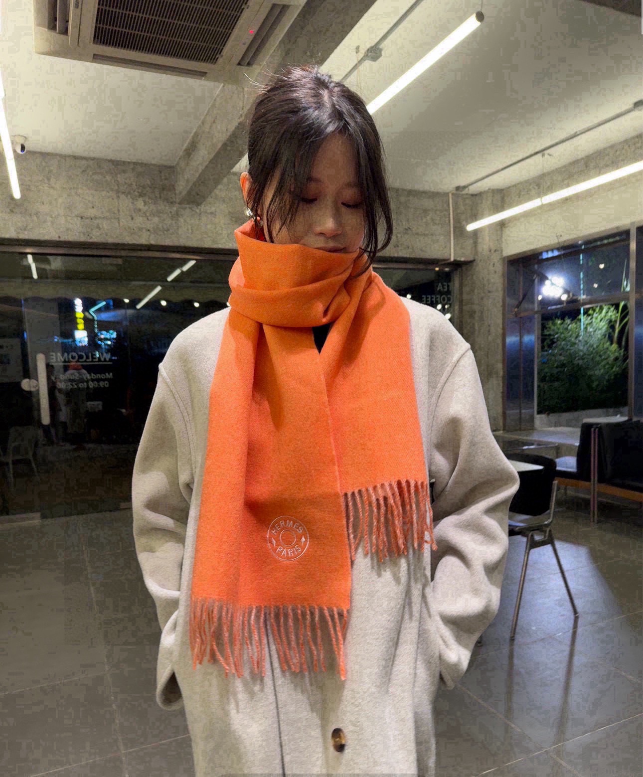 NO:188230,Hermes color-blocking cashmere scarf, a big recommendation!  Top lambsmere material, very warm, soft and skin-friendly without tying the neck. Classic double-sided color-blocking design, one scarf, two styles for boys and girls, size30*180cm high-version scarf, high-version scarf, hermes, hermes19860909批 Hermes · 爱马仕拼色羊绒围巾 重磅推荐！顶级羔羊绒材质,非常保暖,柔软亲肤不扎脖.经典双面拼色设计,一条围巾两种风格男生女生通用,size30*180cm高版本围巾,高版本围巾,hermes,hermes,scarf