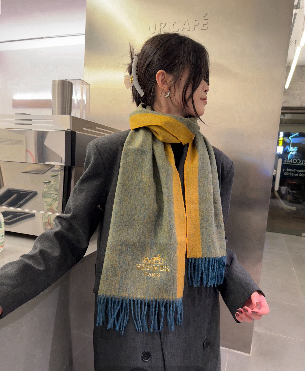 NO:188680,Hermes color-blocking cashmere scarf, a big recommendation!  Top lamb cashmere material, very warm, soft and skin-friendly without tying the neck. Classic double-sided color-blocking design, one scarf, two styles for boys and girls, size 30*180cm full of love high-end scarf, high-end scarf, hermes, hermes19860909批 Hermes · 爱马仕拼色羊绒围巾 重磅推荐！顶级羔羊绒材质,非常保暖,柔软亲肤不扎脖.经典双面拼色设计,一条围巾两种风格男生女生通用,size30*180cm满满的爱高版本围巾,高版本围巾,hermes,hermes,scarf