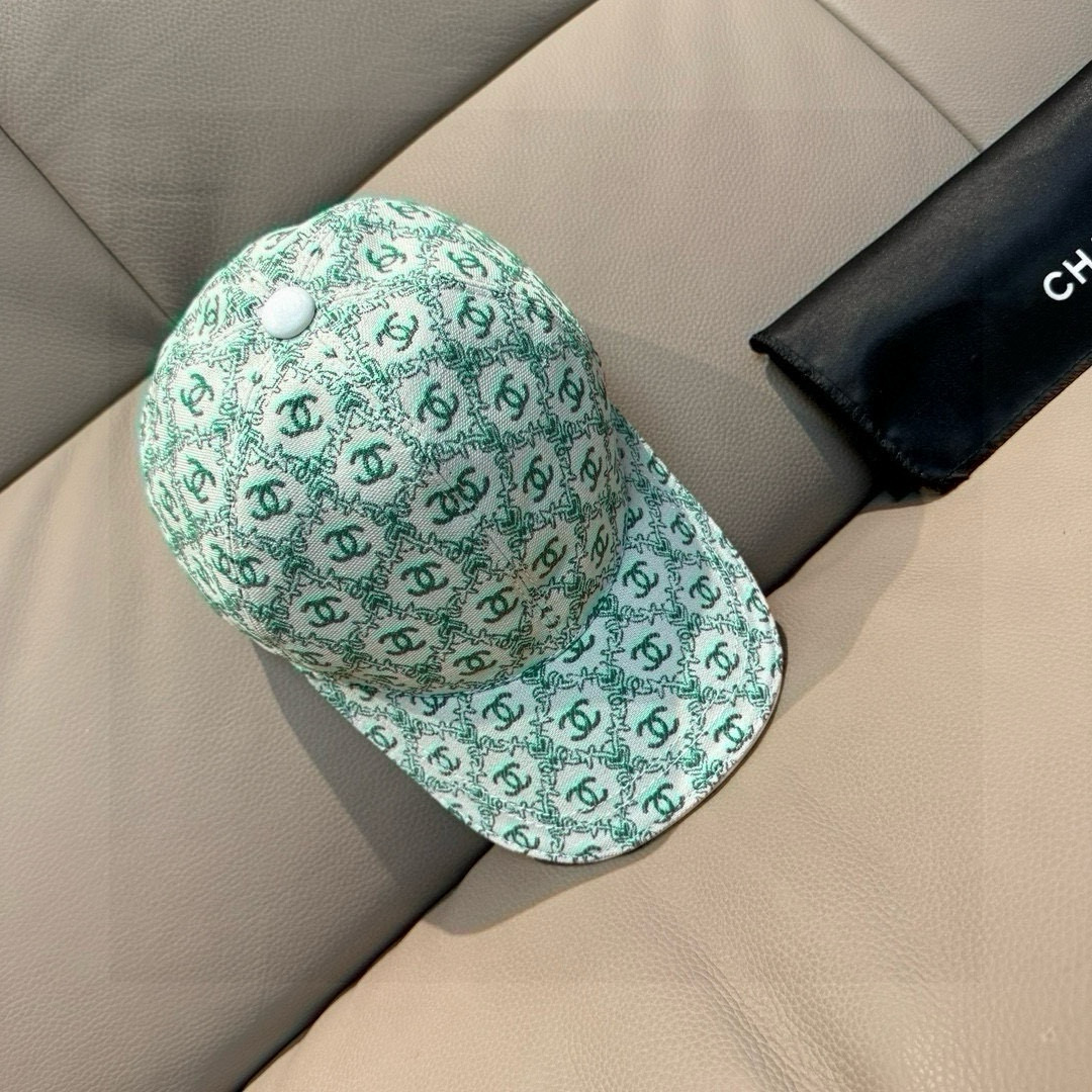 NO:219971,Buy New models shipped!  With box cloth bag, Chanel's new original single baseball cap, small double C jacquard, 1:1 mold opening customization for the counter, original canvas   top layer of cowhide, light and breathable!  Excellent quality, base head circumference 56, patch adjustable. Hats Fisherman's hat Baseball hat Knitted hat, hat, chanel, chanel, espadrilles, cowhide, hats19860909批 新款出货！ 配盒子布袋,Chanel(香奈儿)新款原单棒球帽, 小双C提花,专柜1:1开模订制,原版帆布料 头层牛皮,轻盈透气！质量超赞,基础头围56,贴片可调节.帽子渔夫帽棒球帽针织帽,帽子,chanel,chanel,espadrilles,cowhide,hats,hat