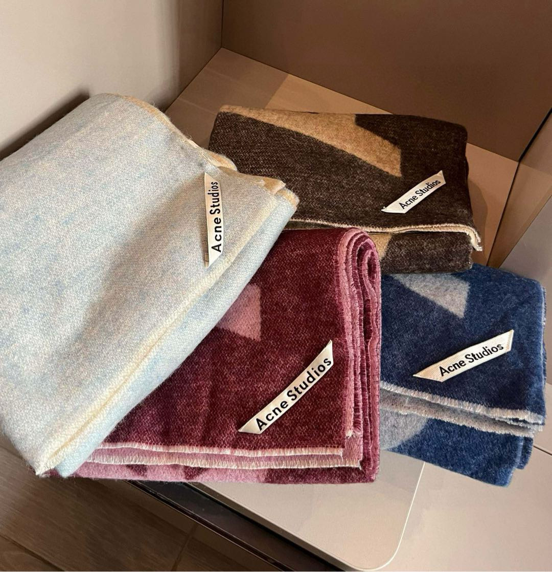 Acne Studios Wool Scarf: Swedish Style with Pure Lamb Wool, Multi-Colored, Double-Sided. - 图片 9