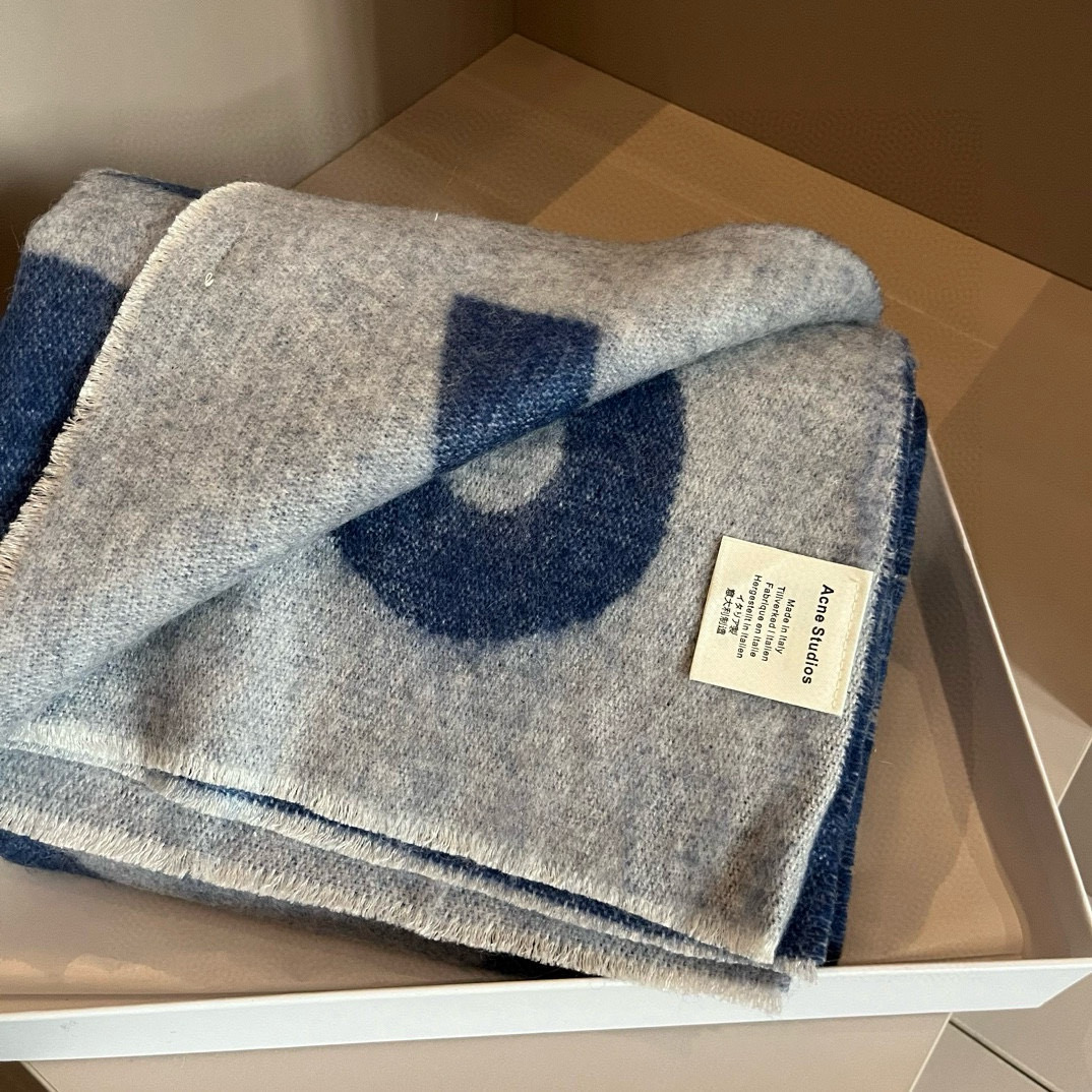 Acne Studios Swedish Wool Scarf: Bold, Simple, Multicolored, 100% Natural Lamb Wool - 图片 8