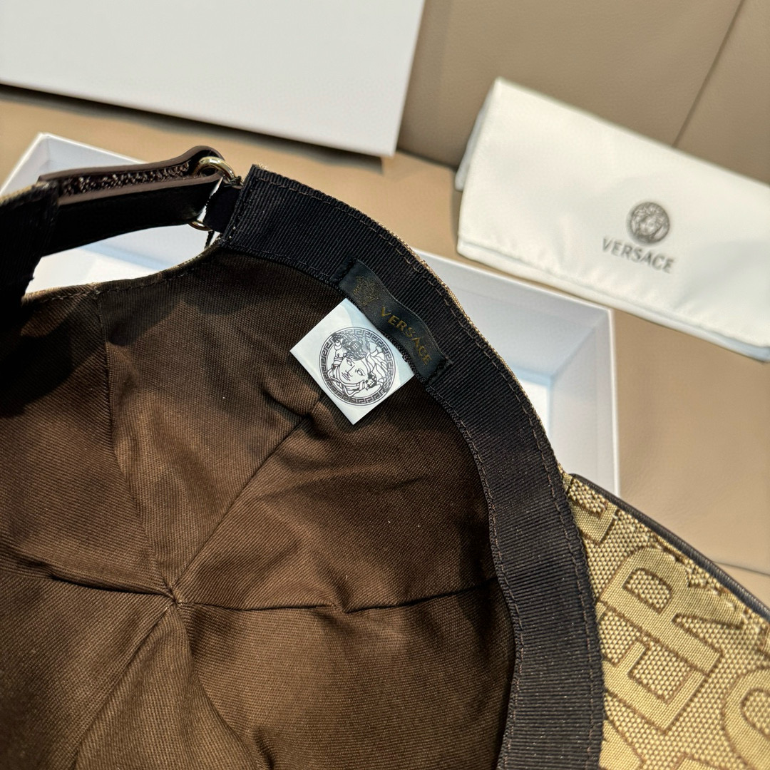 Versace Packaging Bags Set with Original Baseball Cap and Accessories – High-Quality Replica. - 图片 7