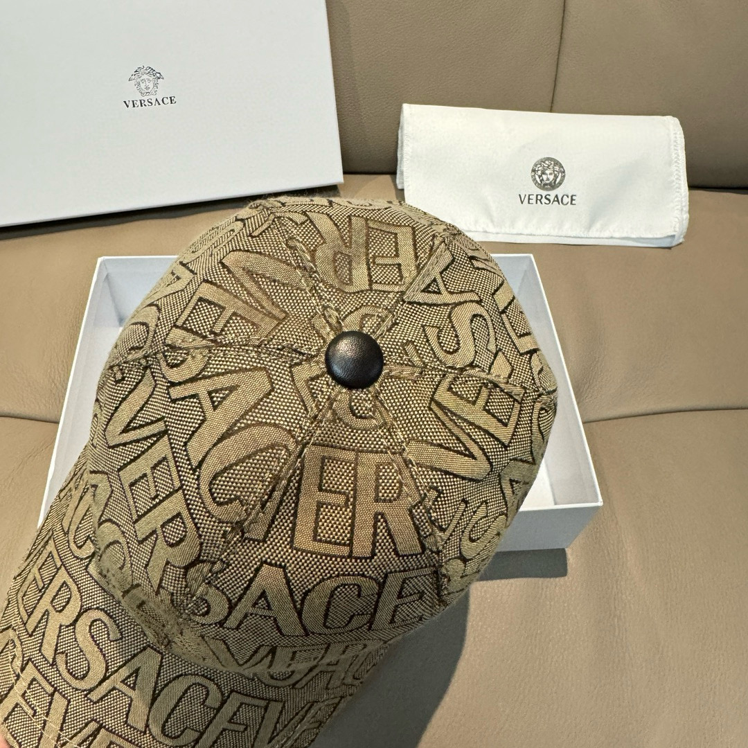 Versace Packaging Bags Set with Original Baseball Cap and Accessories – High-Quality Replica. - 图片 6