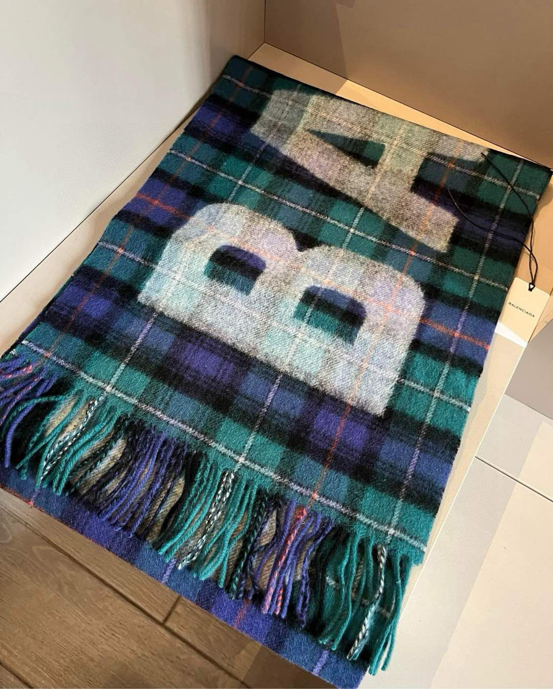 Unique Crafted Shawl by BALECIGA: Batch 252, 30x180cm Specification - 图片 5