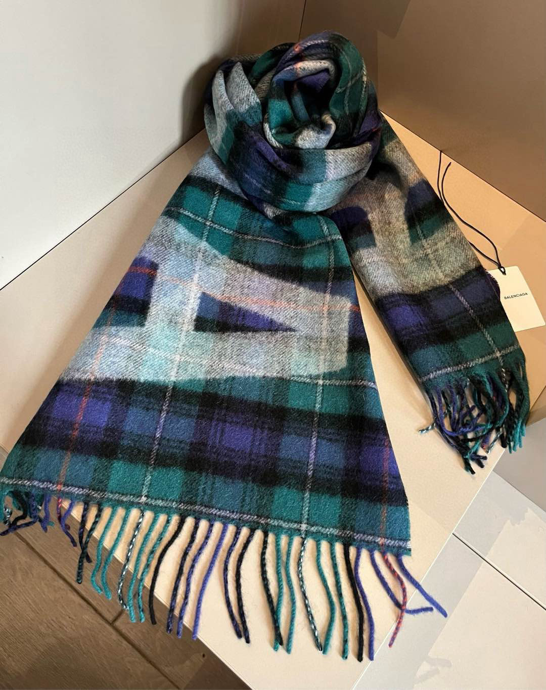 Unique Crafted Shawl by BALECIGA: Batch 252, 30x180cm Specification - 图片 4