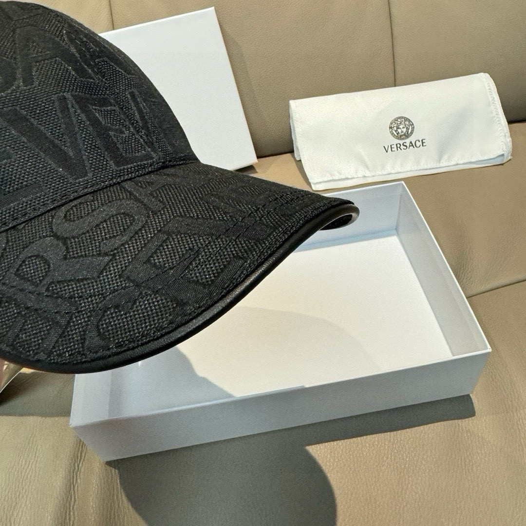 Versace Panthroat Baseball Cap Set with Packaging and Accessories – Lot 126. - 图片 5