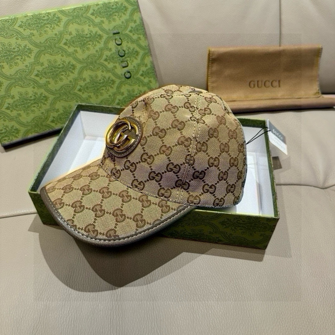 
配包装布袋，Gucci(古奇)新款原单棒球帽， 金属双G，专柜最新款，11开模订制，正版开模五金，原版
