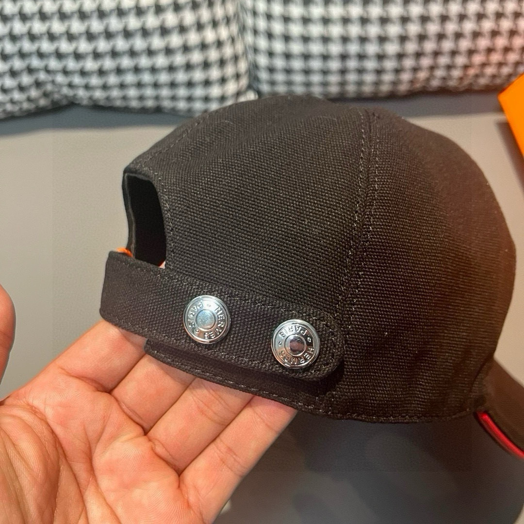 Original Hermès Lot 137 Accessories: Baseball Caps, Tarpaulin Fabric, Steel Adjusters. - 图片 8