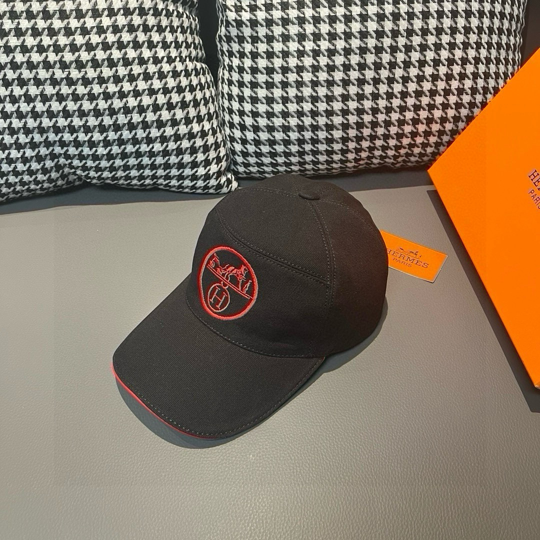 Original Hermès Lot 137 Accessories: Baseball Caps, Tarpaulin Fabric, Steel Adjusters. - 图片 3