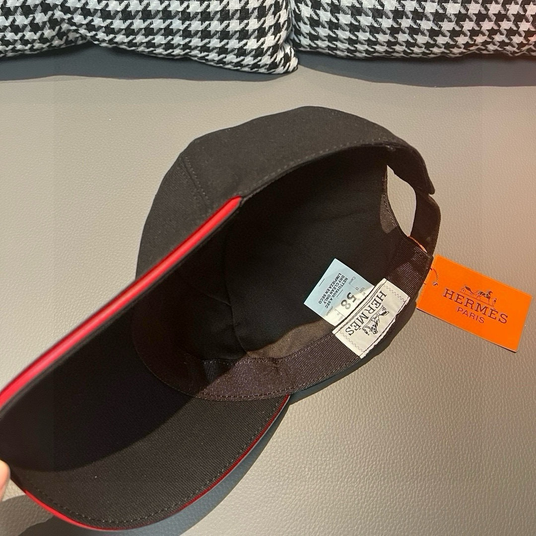 Original Hermès Lot 137 Accessories: Baseball Caps, Tarpaulin Fabric, Steel Adjusters. - 图片 7