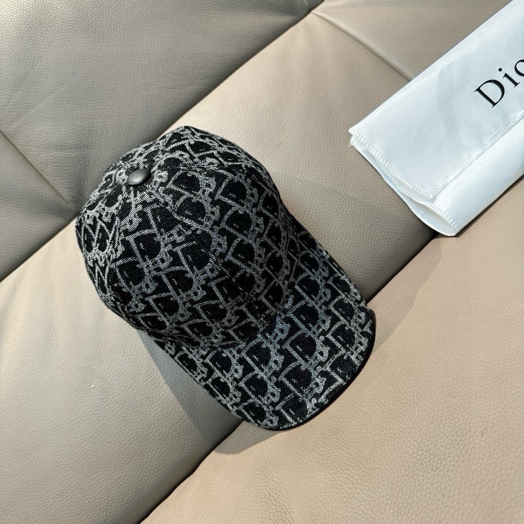 
配盒子布袋，Dior(迪奥)新款原单棒球帽， Dior老花，复古韵味十足，专柜断货热门，11开模订制，